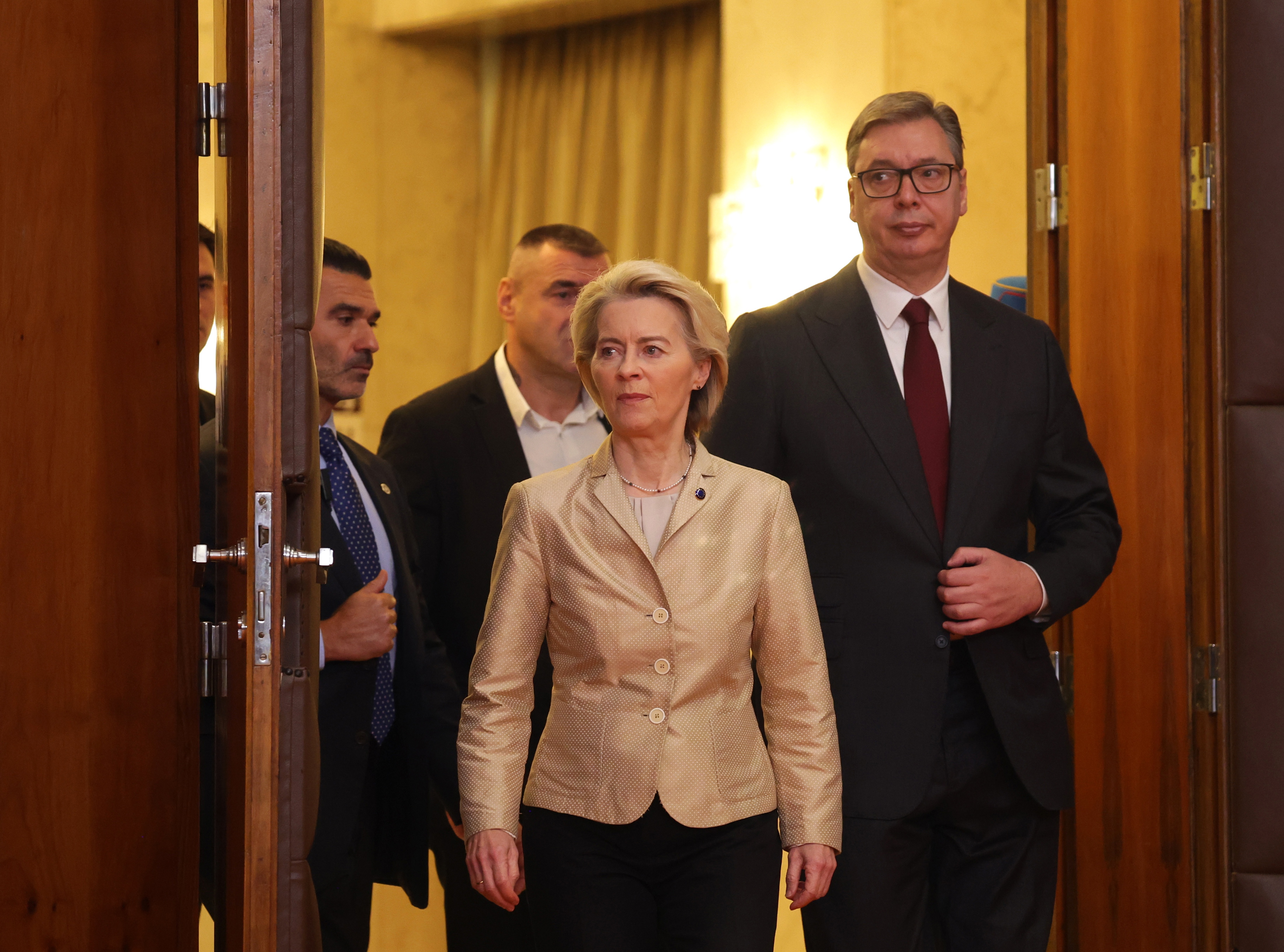 epa12454948 Serbian President Aleksandar Vucic (R) and European Commission President Ursula von der Leyen (L) arrive for a press conference following their meeting in Belgrade, Serbia, 15 October 2025. Von der Leyen