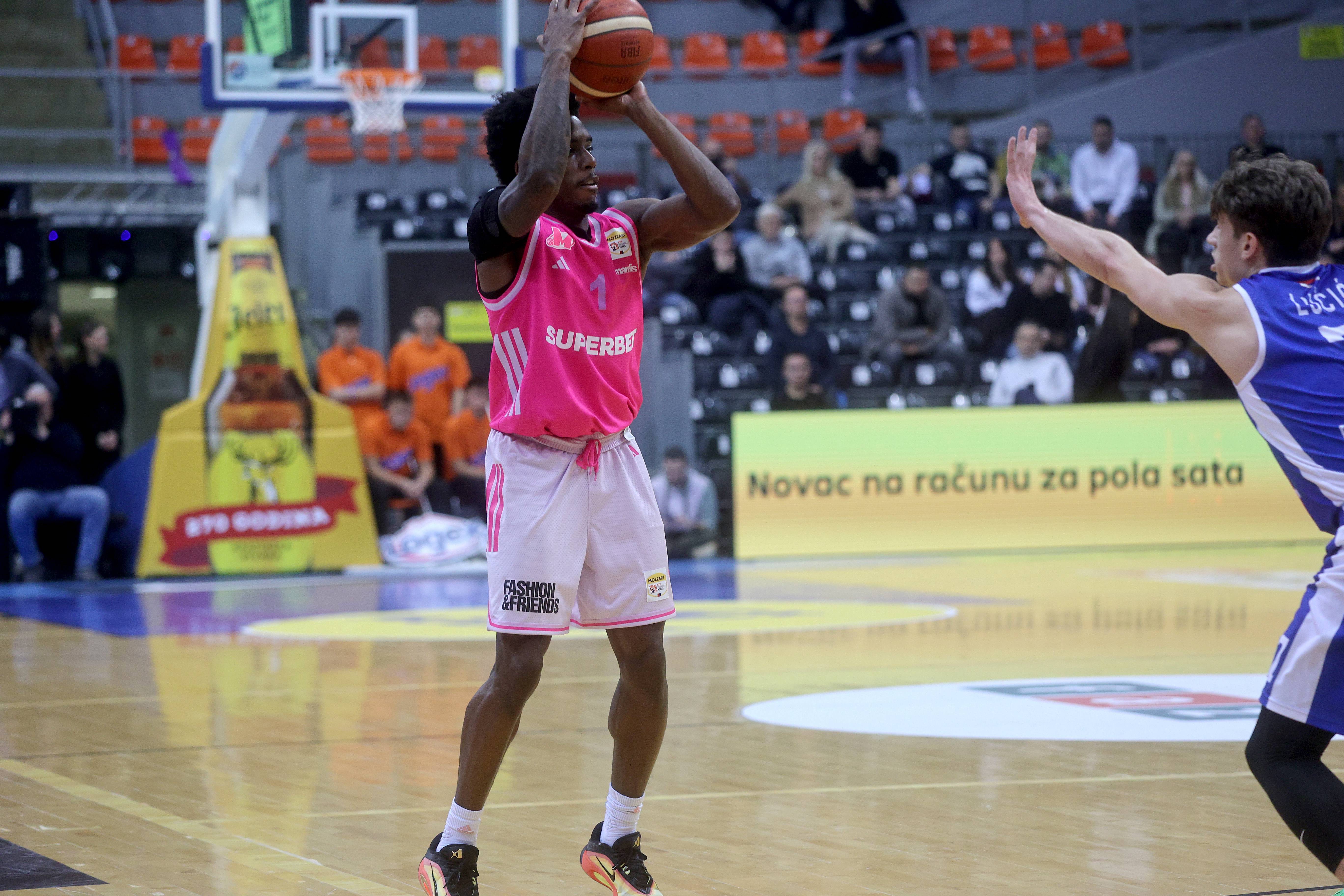 Nis, 19.02.2026. - Kosarkasi Mege i OKK Beograda u akciji tokom cetvrtfinalne utakmice Kupa Radivoja Koraca, veceras u hali "Cair" u Nisu. (BETAPHOTO/SASA DJORDJEVIC)