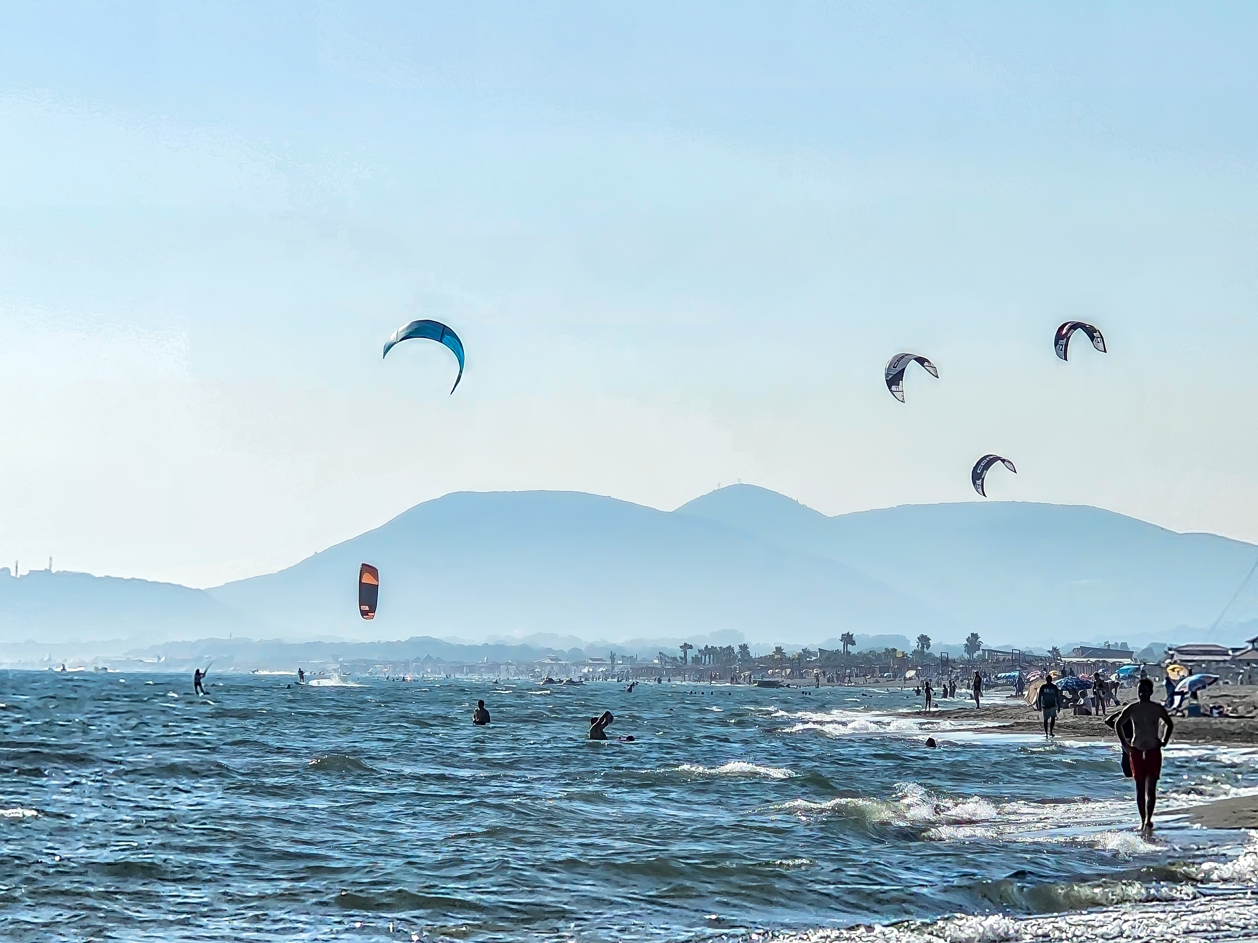 Crna Gora Ulcinj, more, kajtovanje, kajting shutterstock_2649904695 Slapik.jpg