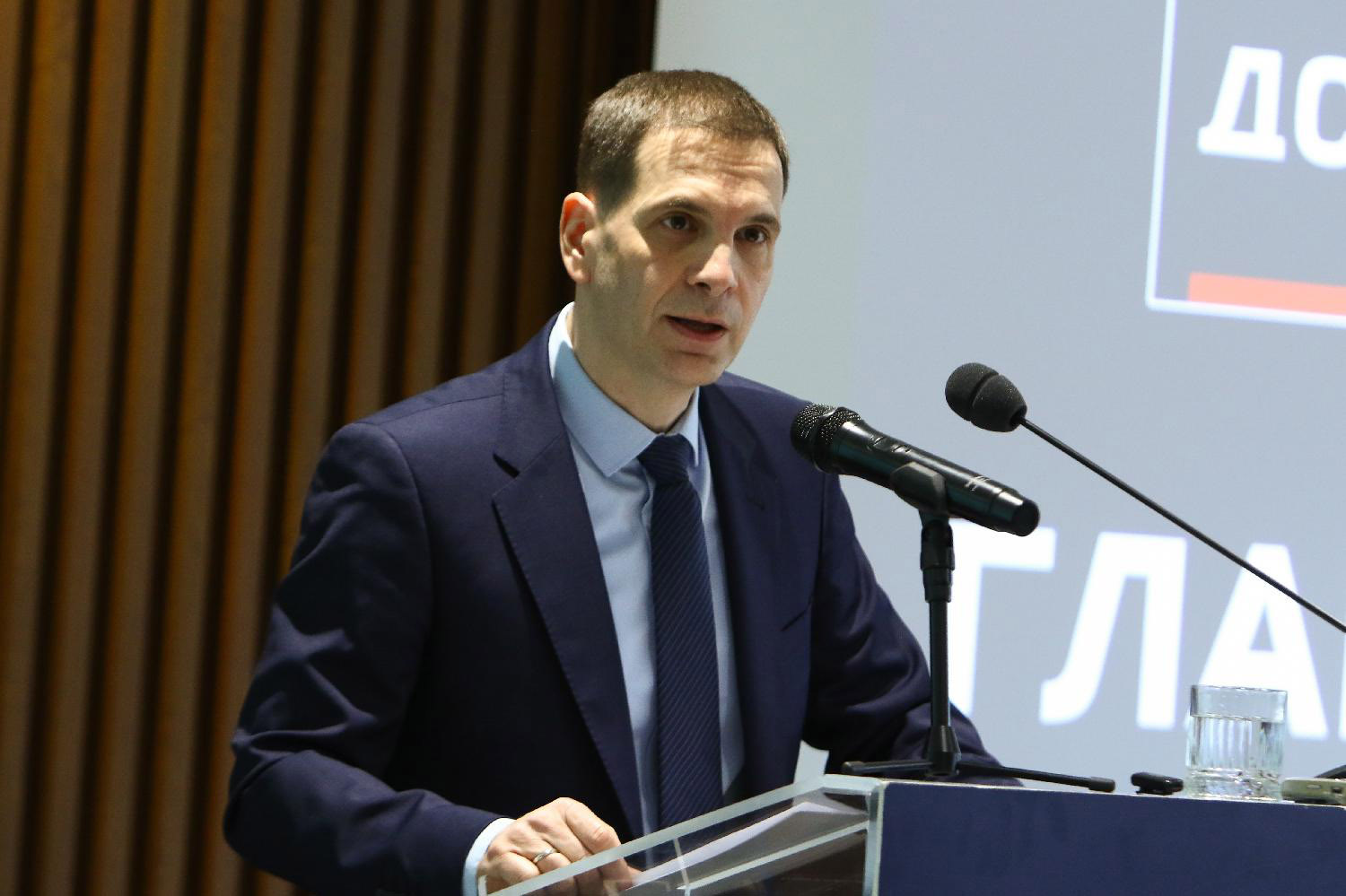 Mesto: BeogradDatum: Sun Feb 22 13:28:38 CET 2026Dogadjaj: POLITIKA - sednica Glavnog odbora Nove Demokratske stranke Srbije (Nova DSS) - obraćanje predsednika partije Miloša JovanovićaFotoreporter: Milica VučkovićLičnosti: Miloš JovanovićIzvor: FoNet