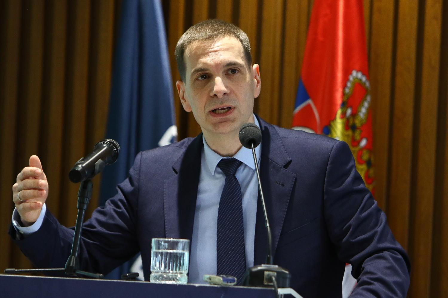 Mesto: BeogradDatum: Sun Feb 22 13:28:10 CET 2026Dogadjaj: POLITIKA - sednica Glavnog odbora Nove Demokratske stranke Srbije (Nova DSS) - obraćanje predsednika partije Miloša JovanovićaFotoreporter: Milica VučkovićLičnosti: Miloš JovanovićIzvor: FoNet