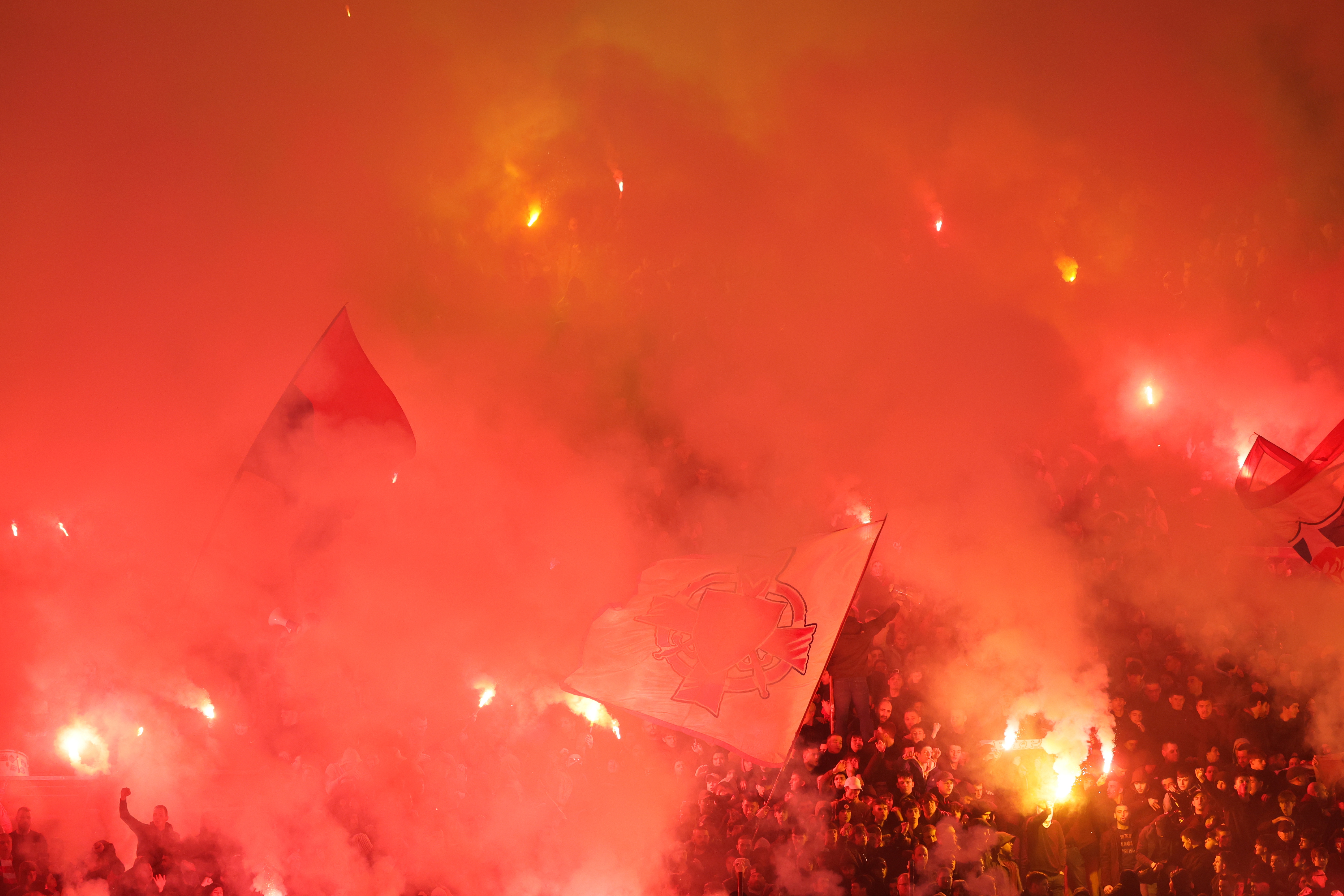 Crvena zvezda Partizan derbi navijači 13774866.jpg