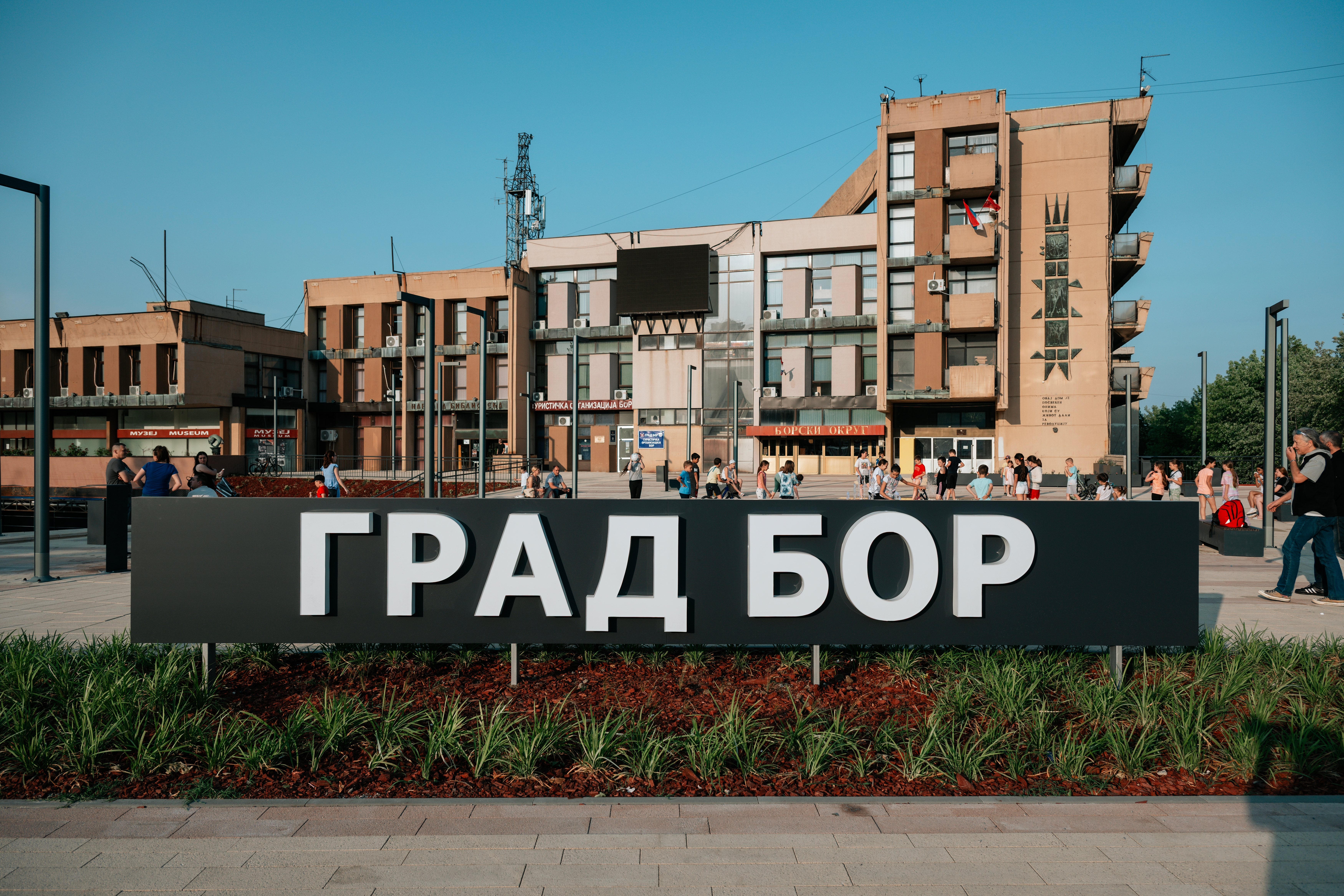 Grad Bor shutterstock_2689571727.jpg