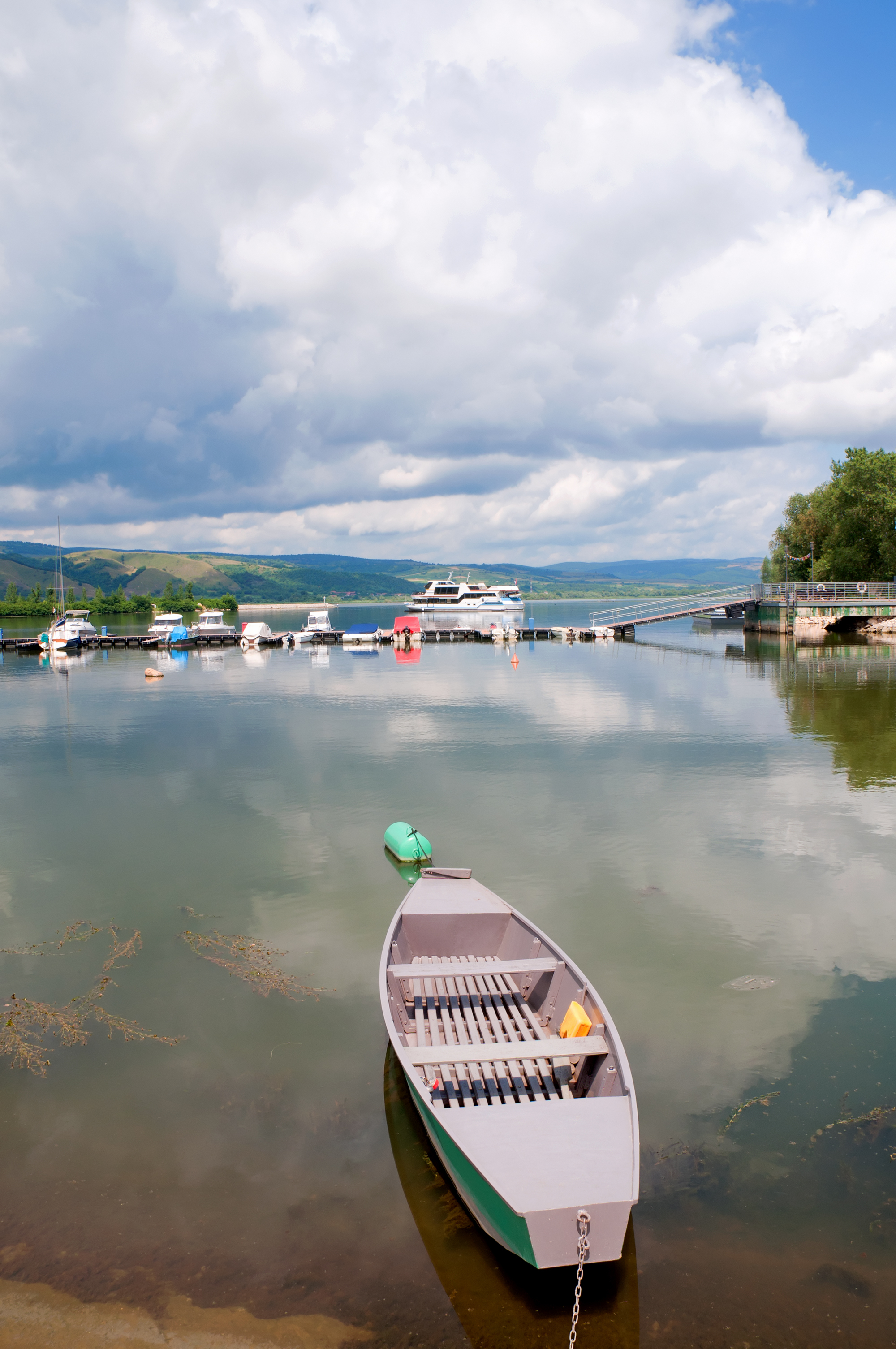 Srebrno jezero shutterstock_81209218.jpg
