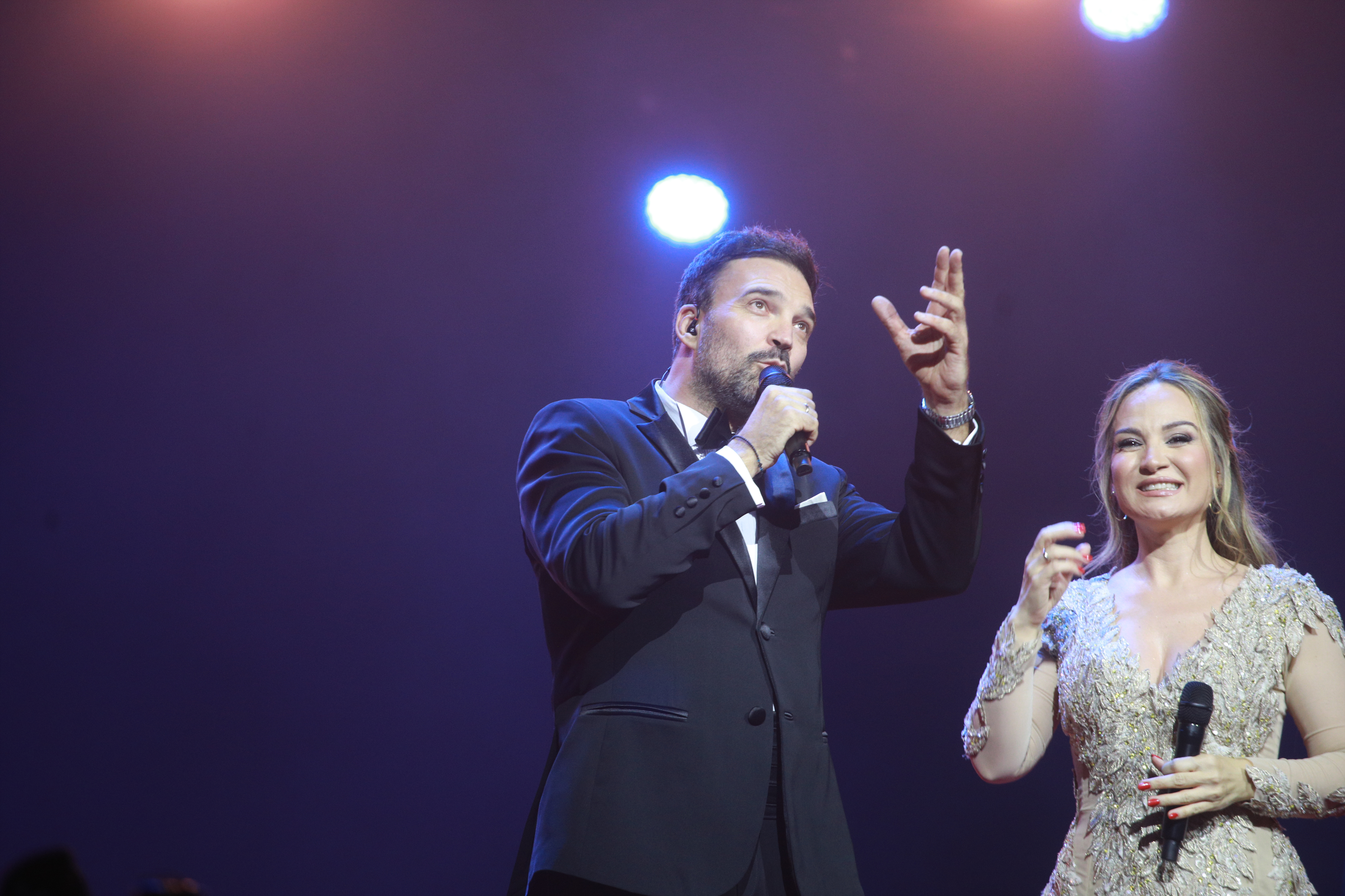 Prvi zajednicki koncert u Beogradu Jelena Tomasevic i Ivan Bosiljcic su  uz pratnju Big Benda Radio-televizije Srbije odrzali na Dan zaljubljenih u Plavoj dvorani Sava Centra. Photo: Milos Tesic/ATAImages