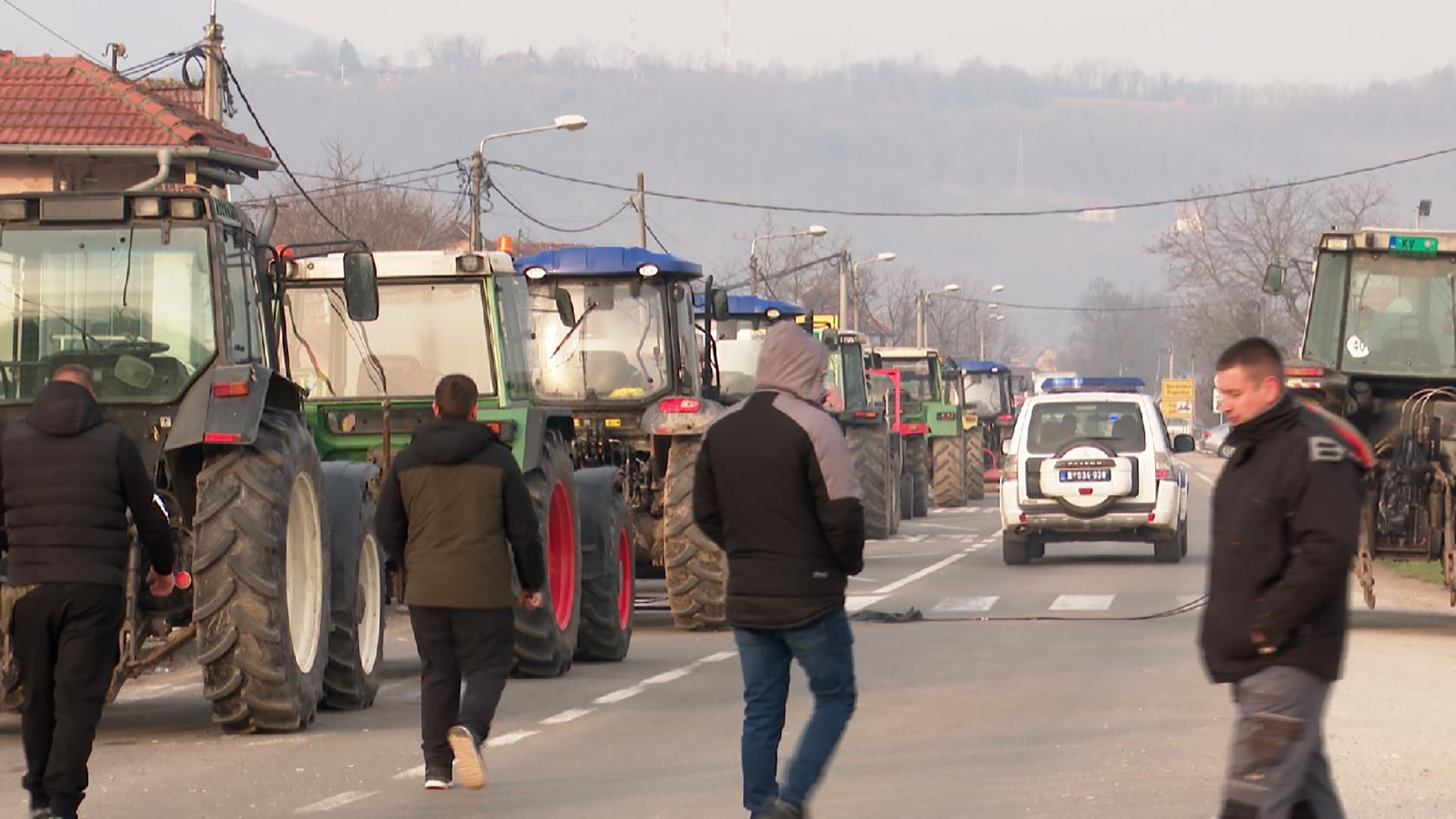 Mesto: KonarevoDatum: Mon Mar 02 15:39:07 CET 2026Dogadjaj: DRUŠTVO -  protest poljoprivrednika i blokada regionalnog puta Kraljevo - Novi Pazar u mestu KonarevoFotoreporter: Nebojša JovanovićIzvor: FoNet