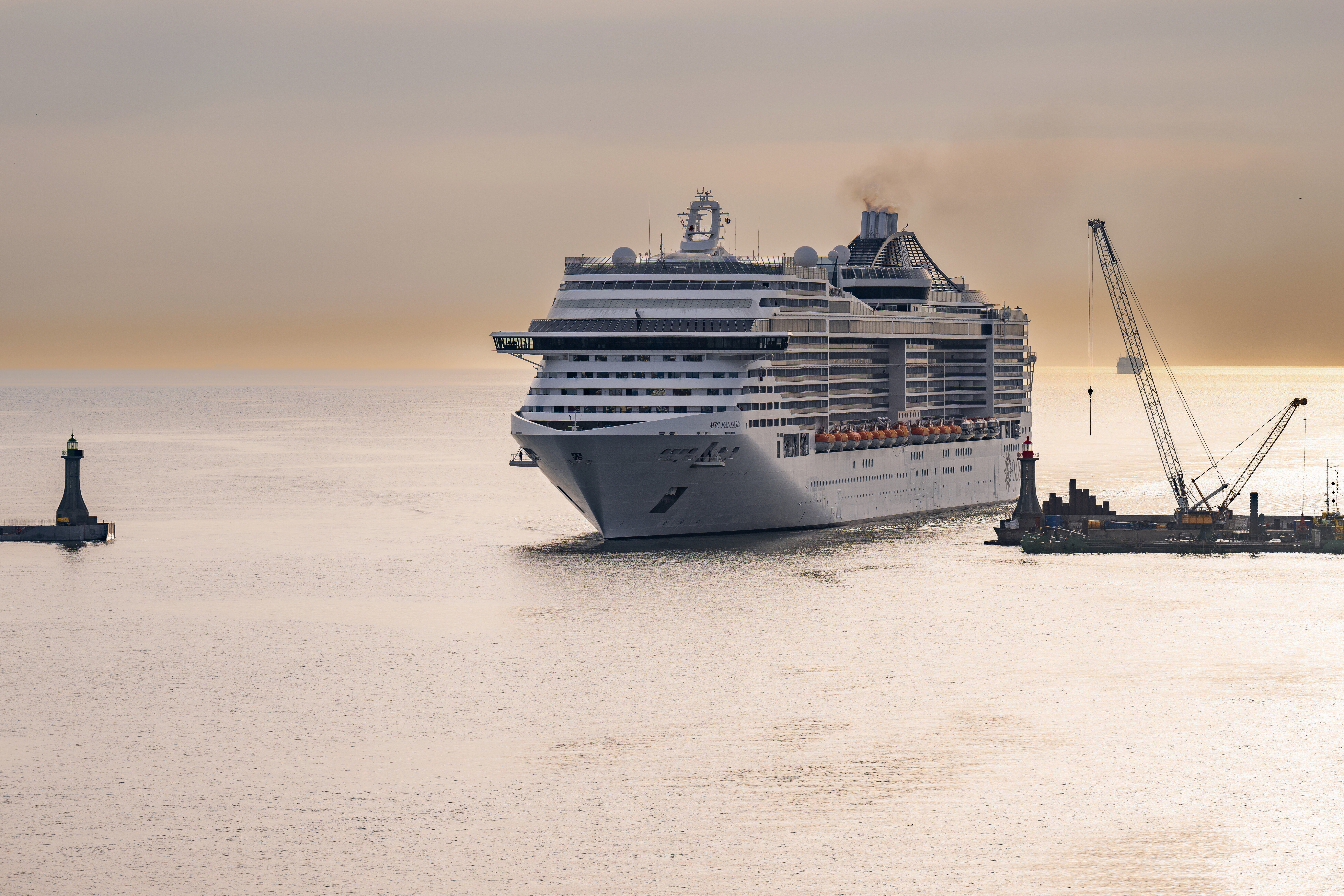 brod, kruzer msc fantasia 11446682.jpg