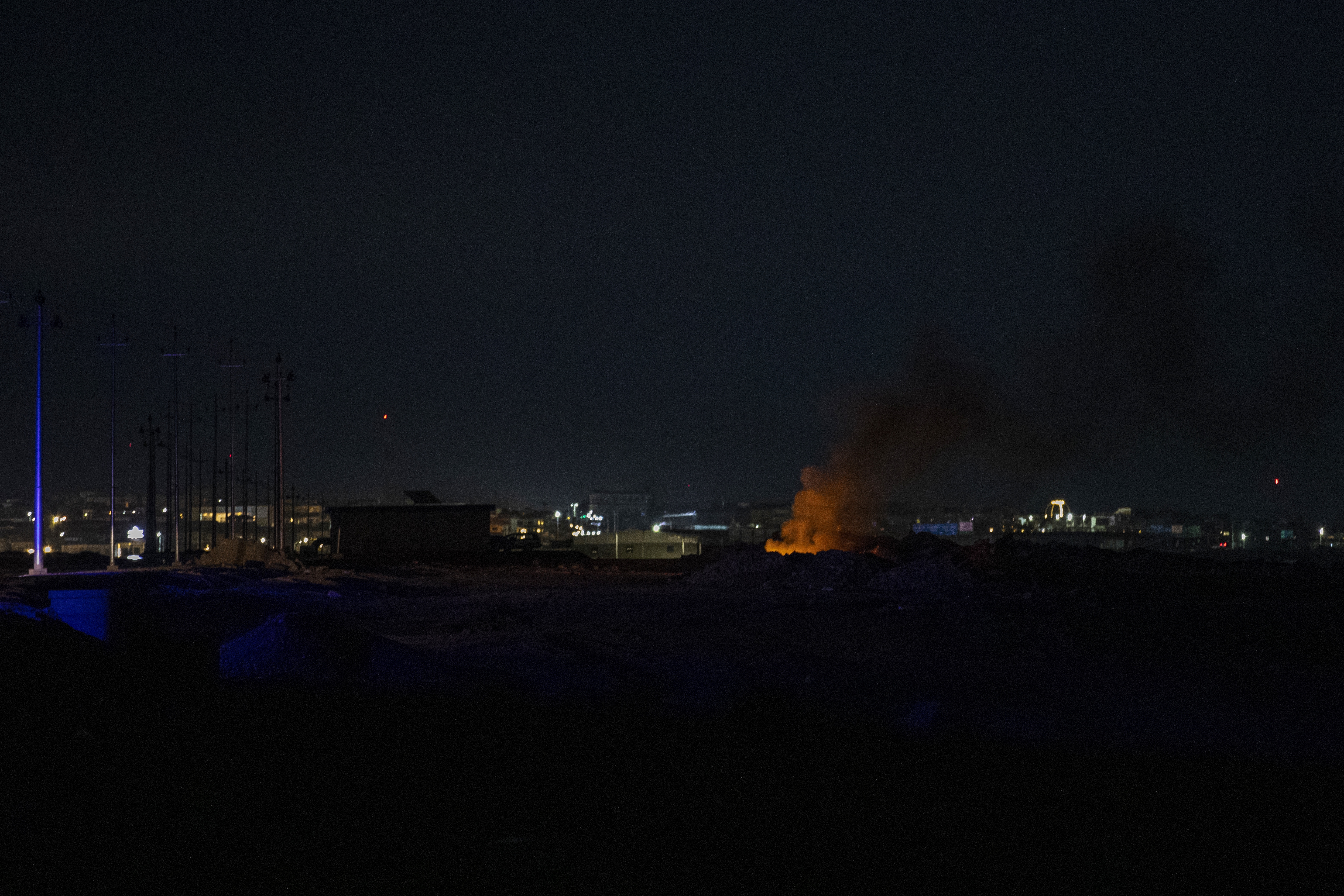 Bezbednosne snage i sistemi protivvazdušne odbrane presreli su dron u blizini američkog konzulata i međunarodnog aerodroma Erbil u Erbilu, region Kurdistan, Irak 13800991.jpg