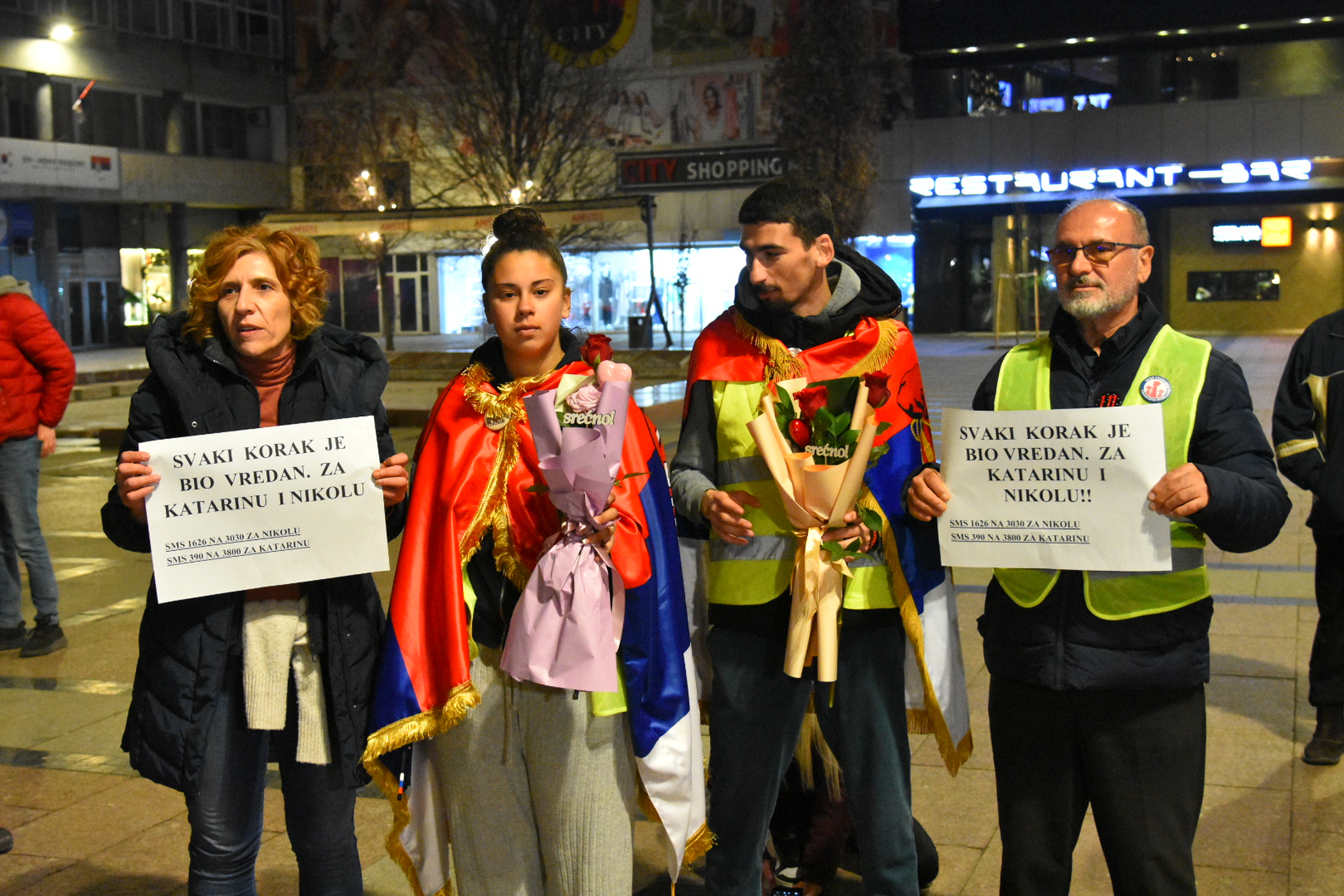 Nina Rađenović i Aleksandar Jovanov Niš doček pešačnje Vršac Niš prikupljanje sredstava za lečenje Nikola Mrdaković Katarina Dragaš