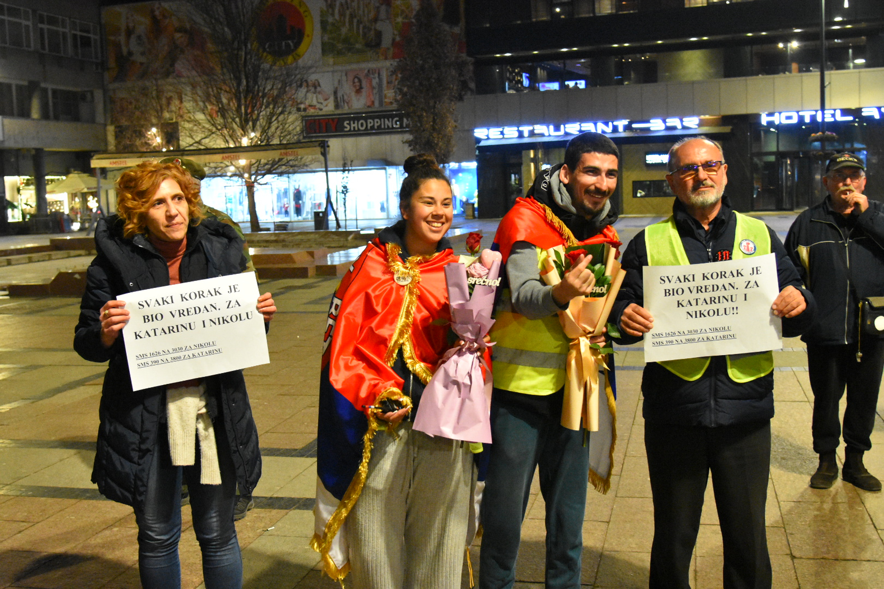 Nina Rađenović i Aleksandar Jovanov Niš doček pešačnje Vršac Niš prikupljanje sredstava za lečenje Nikola Mrdaković Katarina Dragaš