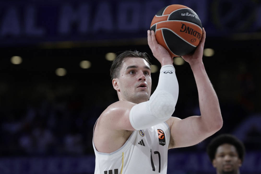 epa12779403 Real Madrid's Mario Hezonja