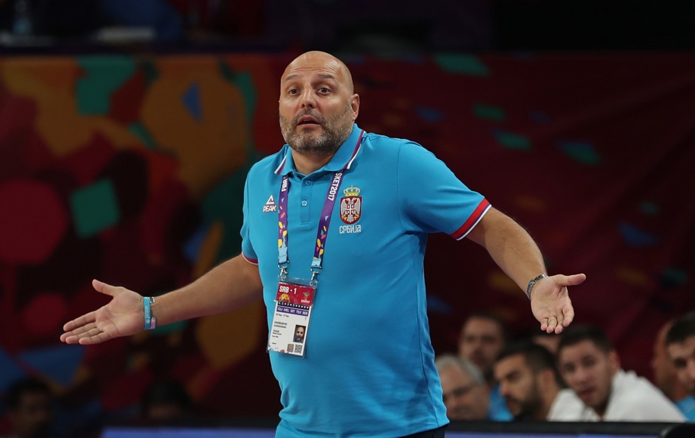epa06202797 Serbia's head coach Sasha Aleksandar Djordjevic
