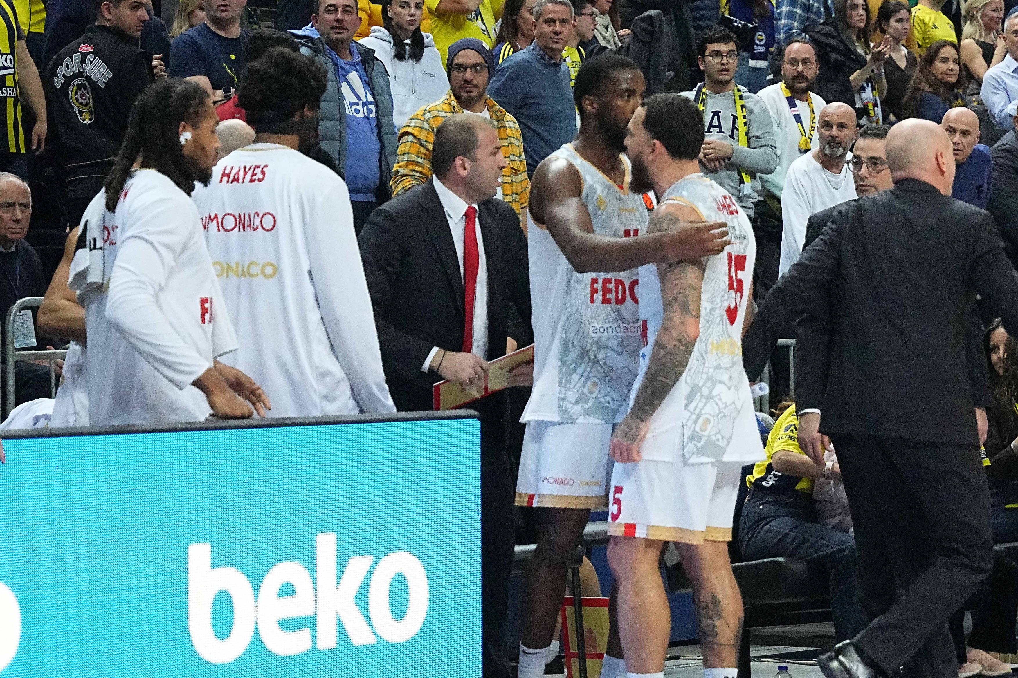 Mike James got into a fight with his teammates after the EuroLeague match between Fenerbahce and AS Monaco at Ulker Sports Arena on March 5, 2026 in Istanbul, Turkey