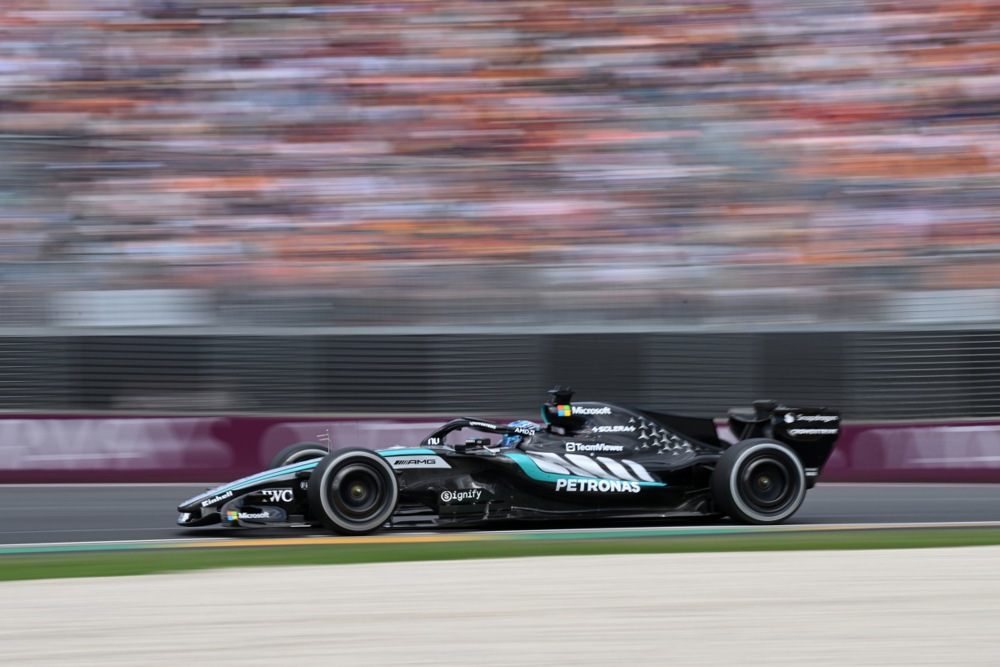 epa12802987 George Russell of Mercedes in action during the 2026 Australian Grand Prix at Albert Park Circuit in Melbourne, Australia, 08 March 2026.  EPA/JAMES ROSS EDITORIAL USE ONLY AUSTRALIA AND NEW ZEALAND OUT
