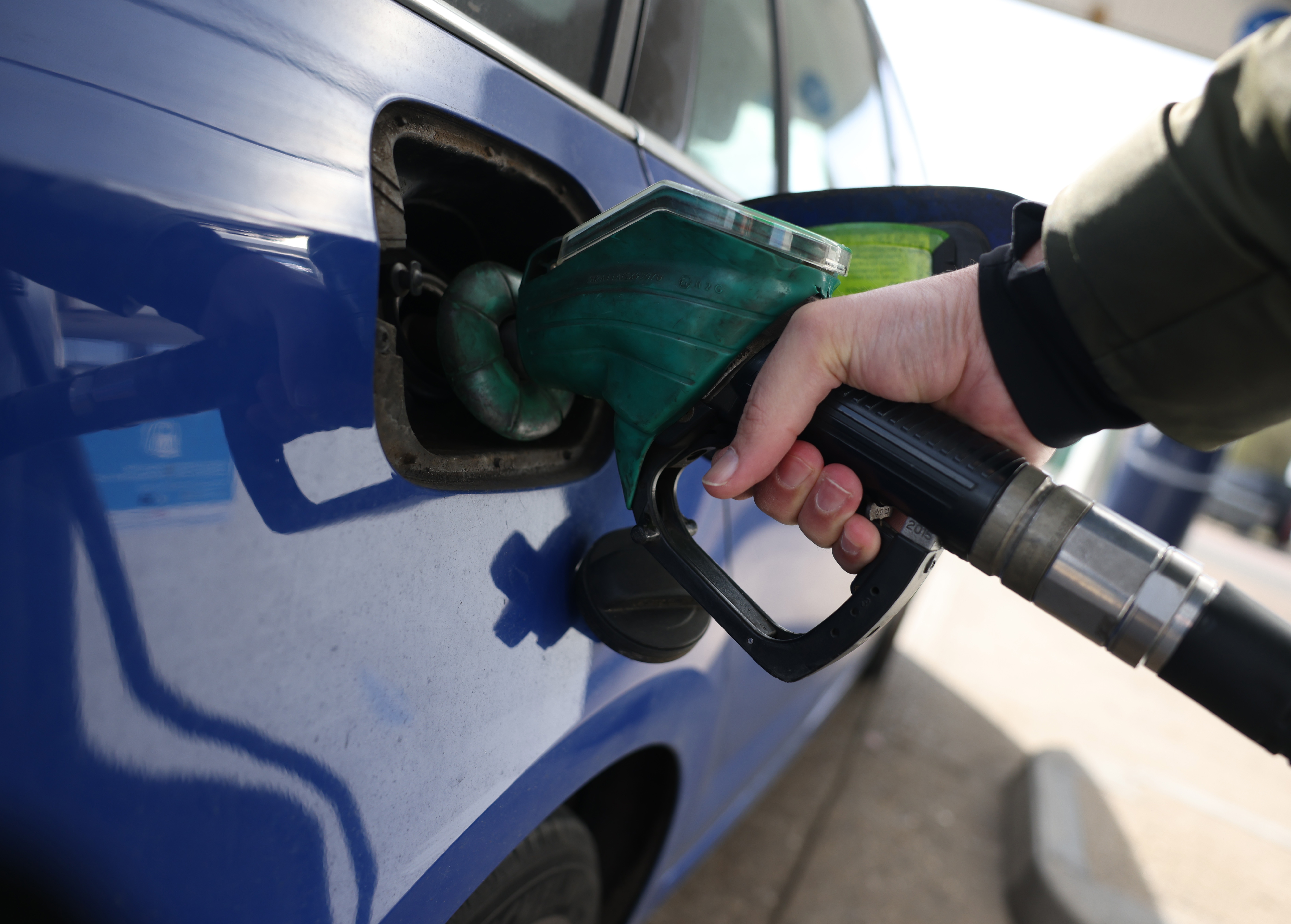 Gorivo benzin poskupljenje benzin benzinska stanica pumpa 13818498.jpg