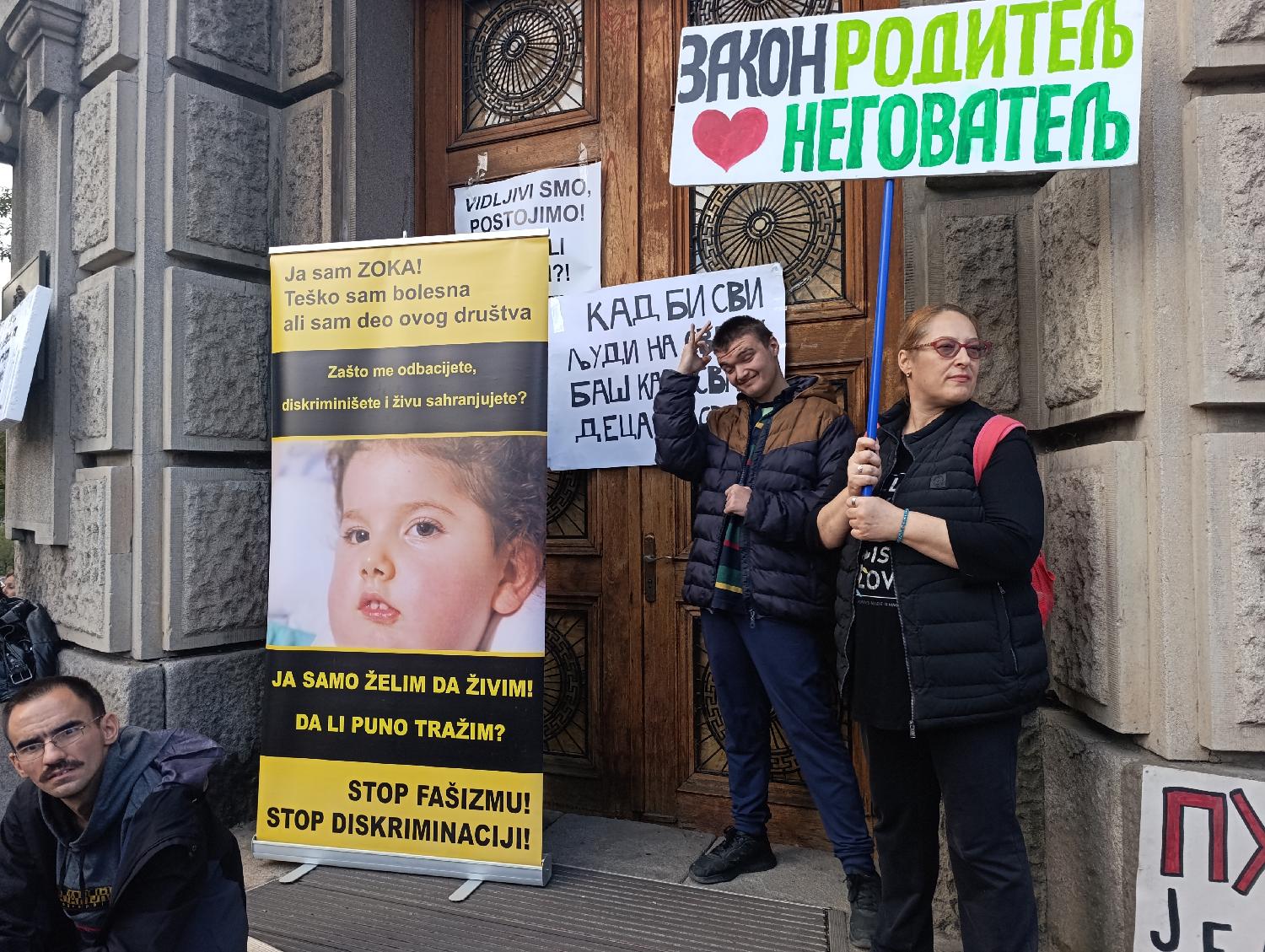 protest roditelj negovatelj