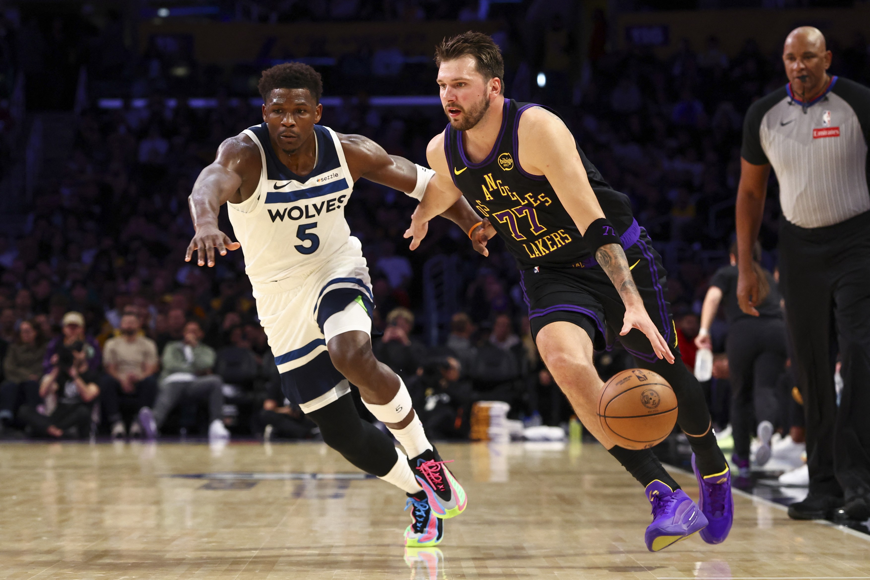LOS ANGELES, CALIFORNIA - MARCH 10: Luka Doncic #77 of the Los Angeles Lakers drives to the basket against Anthony Edwards #5 of the Minnesota Timberwolves