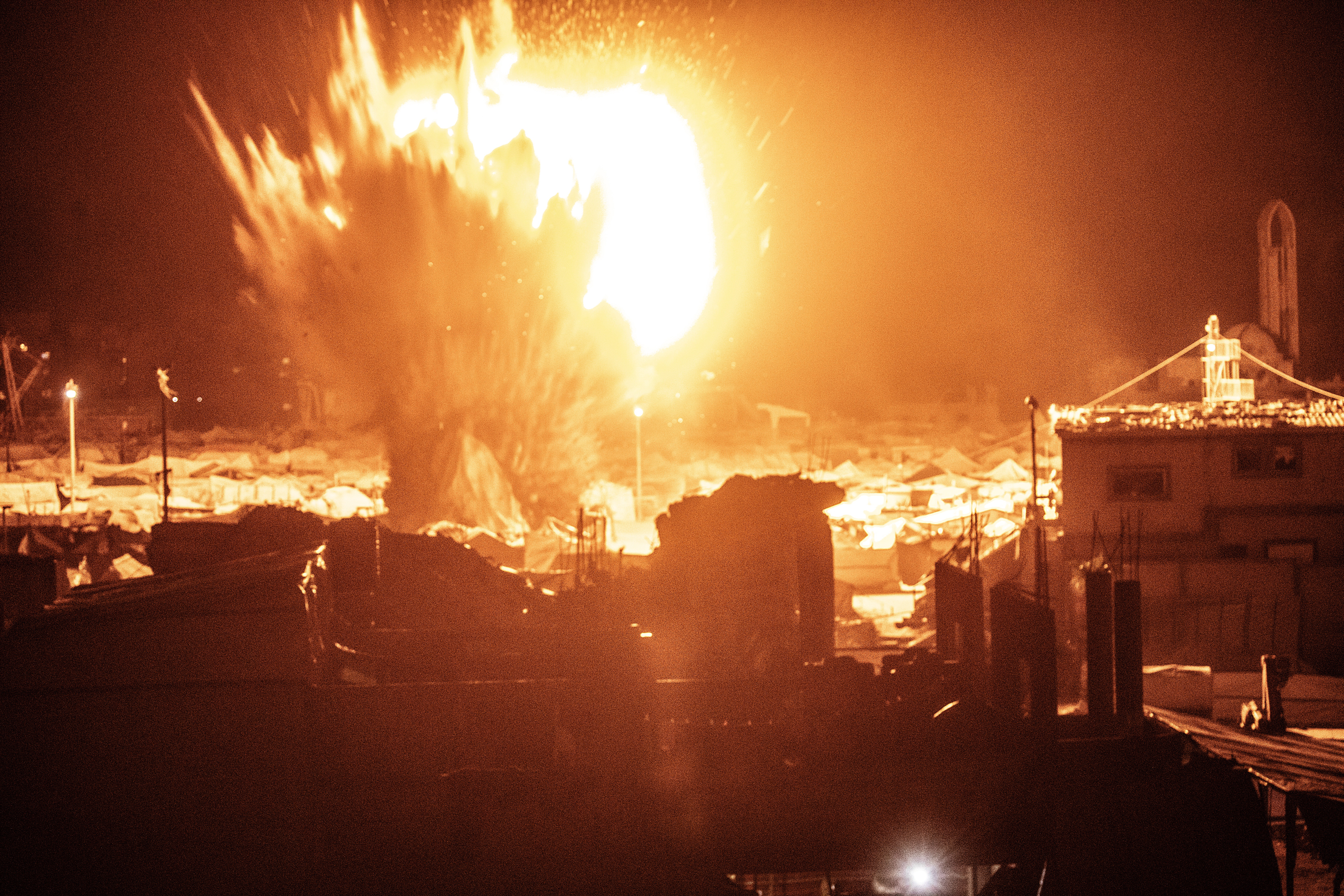 Izraelski vazdušni napad pogodio je kamp za raseljene Palestince u zapadnom delu grada Gaze Gaza Izrael napad13821795.jpg