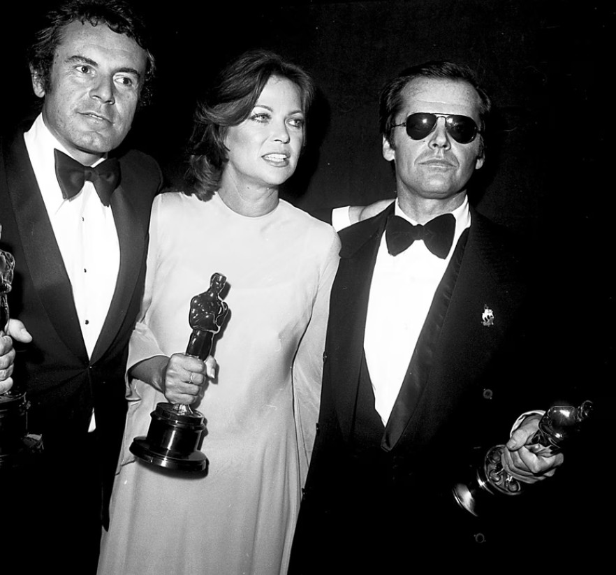 Miloš Forman, Luiz Flečer i Džek Nikolson sa Oskarima za film "Let iznad kukavičijeg gnezda" Oskar (2).jpg