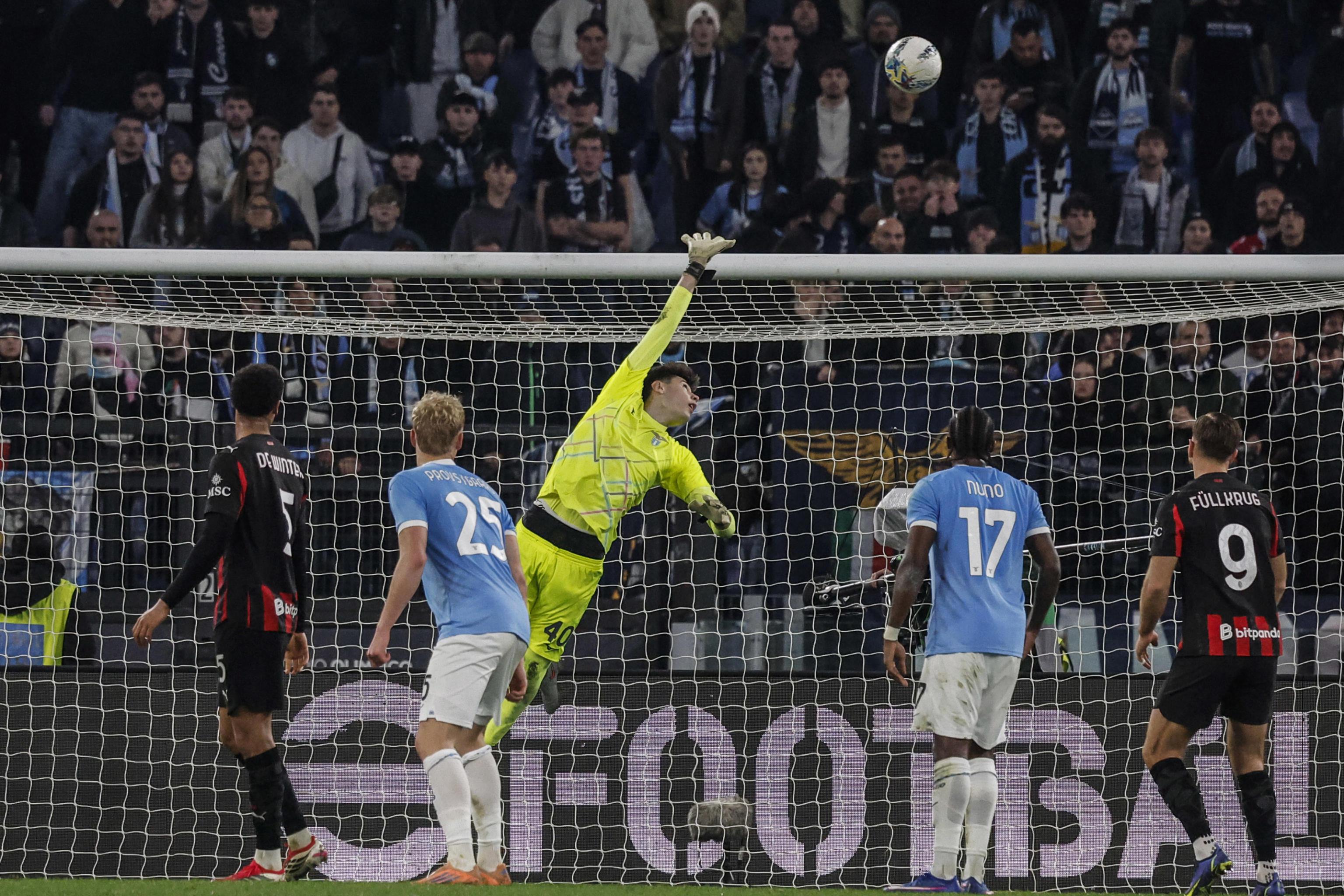 epa12823063 Lazio’s goalkeeper Edoardo Motta in action during the Italian Serie A soccer match between SS Lazio and AC Milan, in Rome, Italy, 15 March 2026.  EPA/GIUSEPPE LAMI