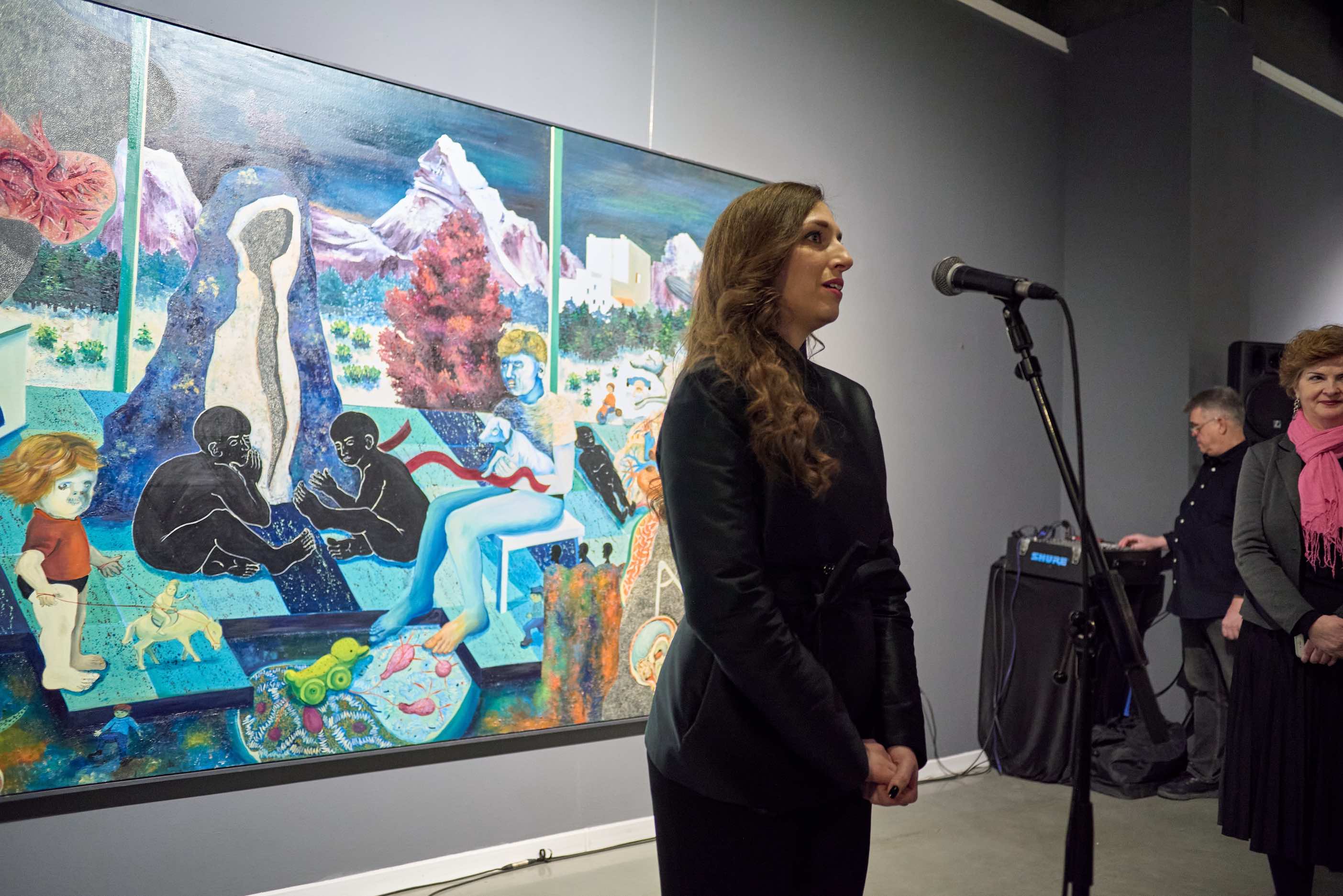 Kristina Pirkovic na otvaranju .jpg Otvorena izložba Kristine Pirković - Kraj sveta i još jedan dan