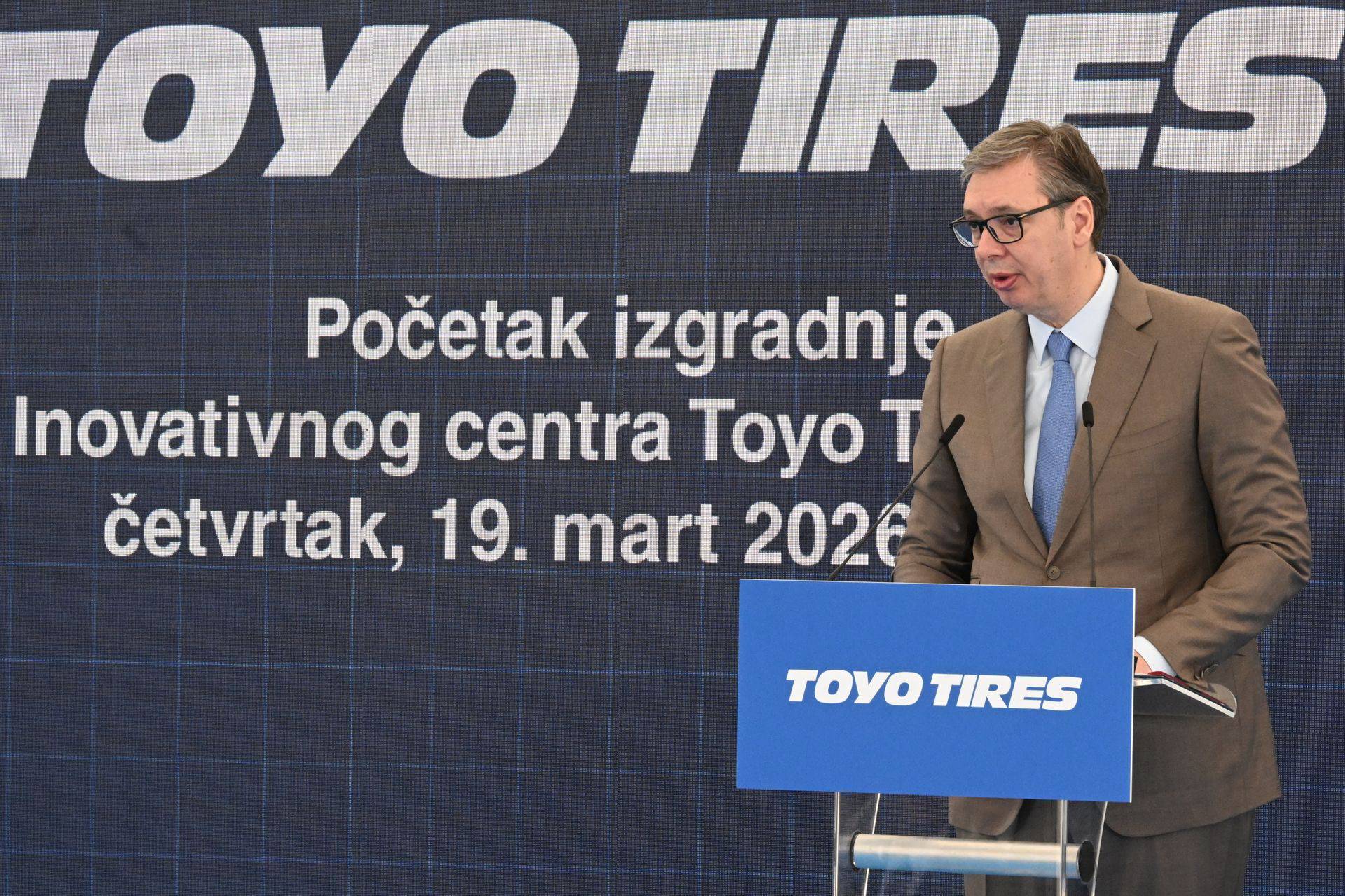 Aleksandar Vučić  Tojo Tajer (Toyo Tire) kamen temeljac