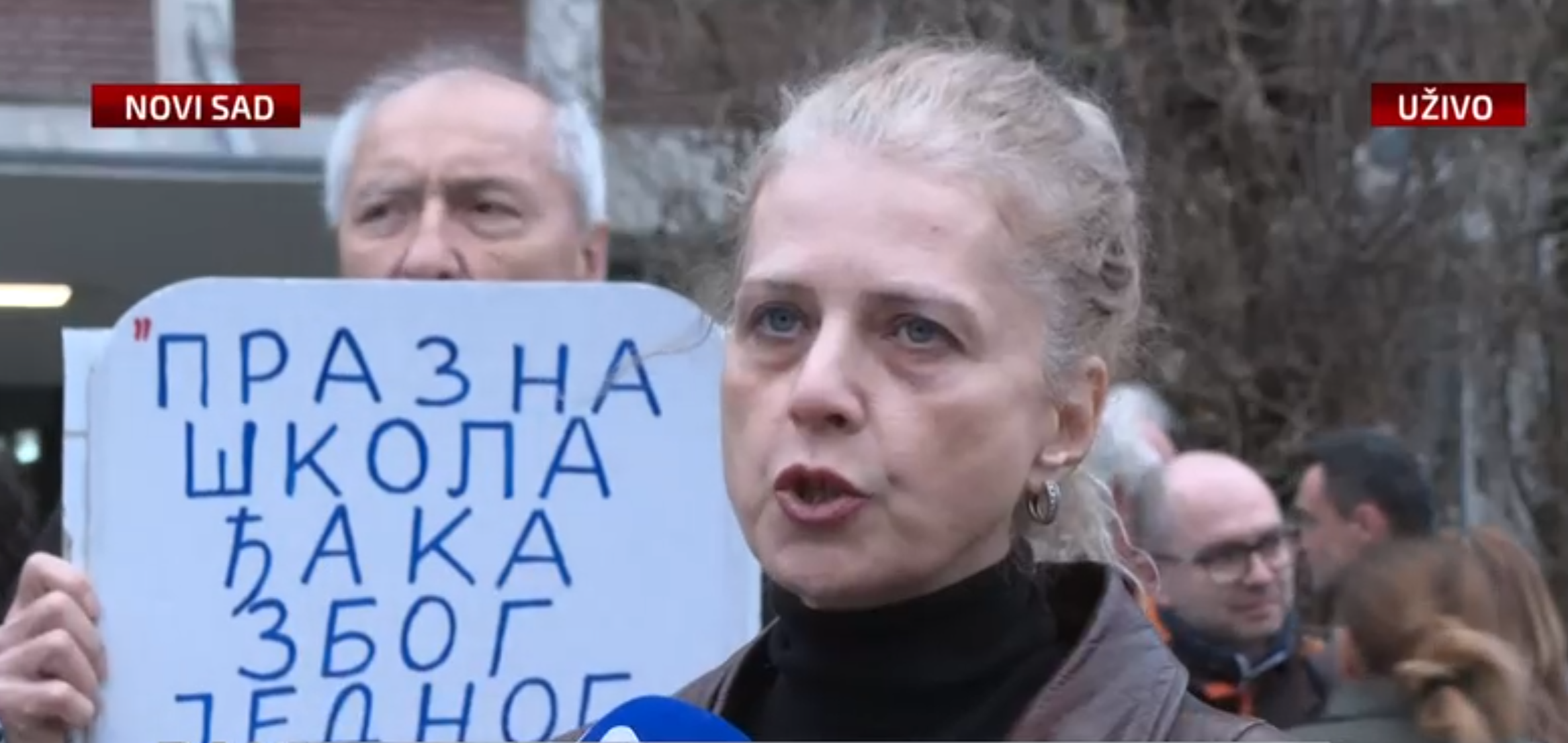 Profesori i učenici Jovine gimnazije u Novom Sadu protestuju