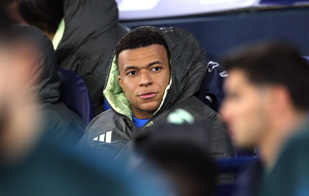 epa12828305 Kylian Mbappe of Real Madrid looks on before the UEFA Champions League Round of 16 2nd leg match between Manchester City and Real Madrid in Manchester, Great Britain, 17 March 2026.  EPA/ADAM VAUGHAN