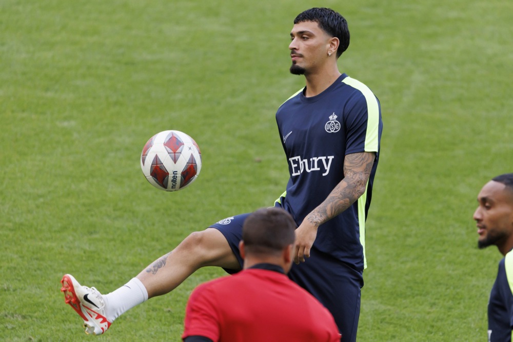 epa10829313 Union Saint-Gilloise's midfielder Cameron Puertas