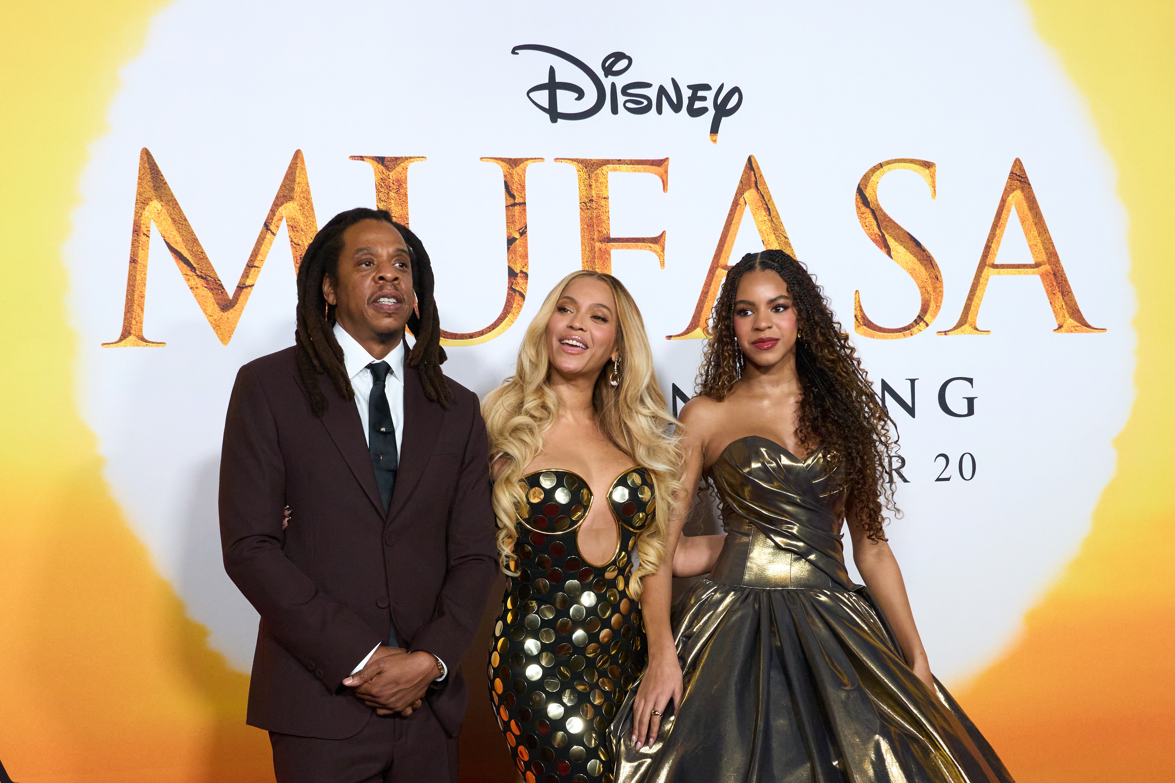 epaselect epa11767548 Jay-Z (L), Beyonce (C), and Blue Ivy Carter (R),