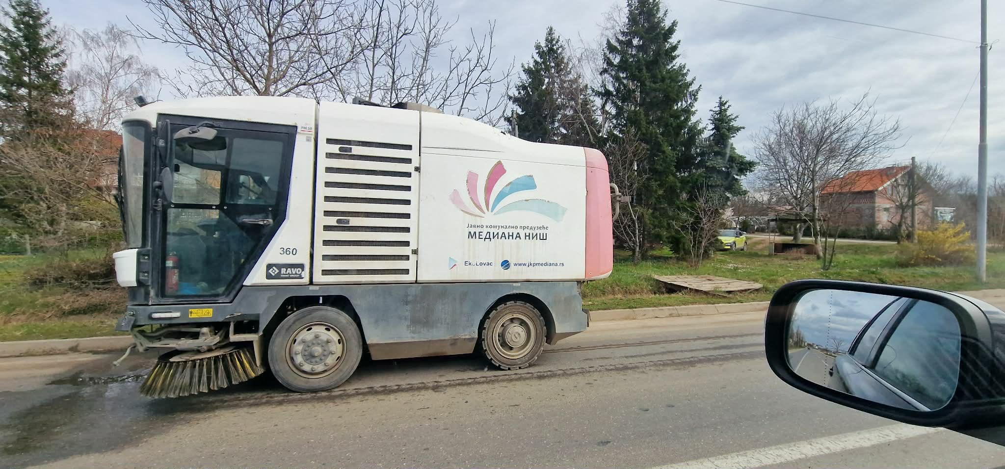 zašto niški kamion za čišćenje čisti ulice u Knjaževcu pred izbore