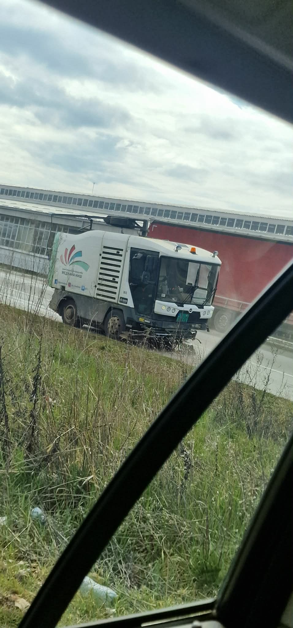 zašto niški kamion za čišćenje čisti ulice u Knjaževcu pred izbore