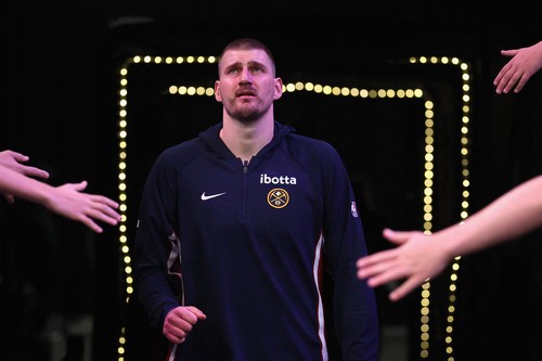 PHOENIX, ARIZONA - MARCH 24: Nikola Jokic #15