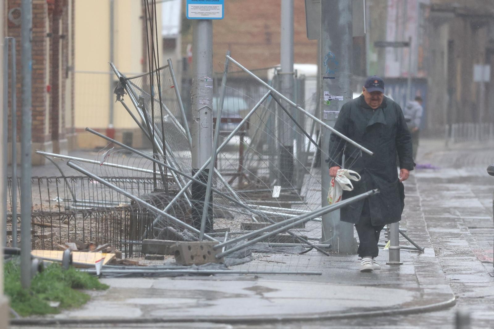27.03.2026. Zagreb - Olujni vjetar koji psse od jucer napravio je brojne stete po gradu Photo: Sanjin Strukic/PIXSELL
