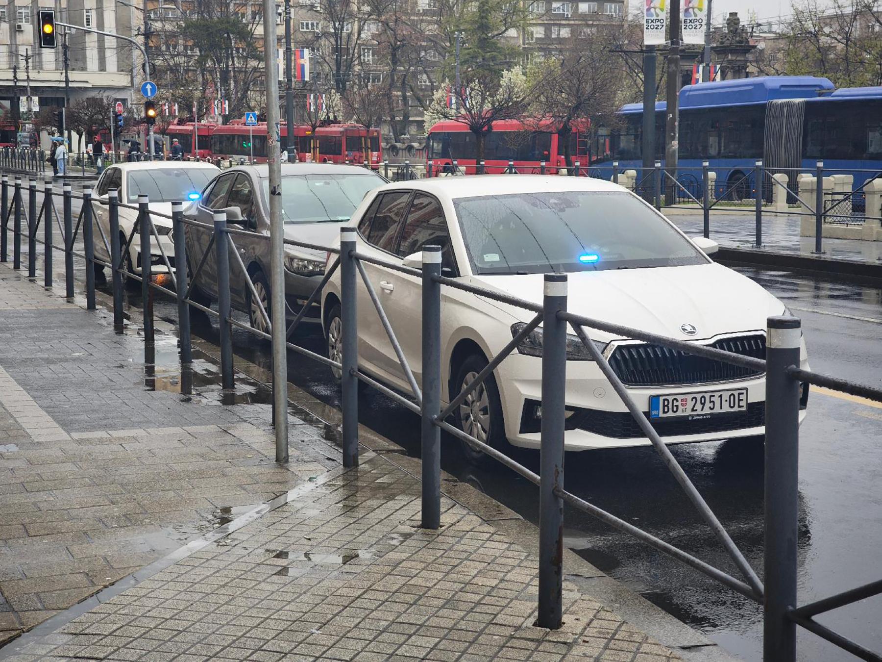 Mesto: BeogradDatum: Fri Mar 27 13:10:06 CET 2026Dogadjaj: DRUŠTVO - policijsko vozilo ispred Filozofskog fakulteta u Beogradu gde je pronađeno beživotno telo devojke (25)Fotoreporter: Aleksandar MijailovićIzvor: FoNet