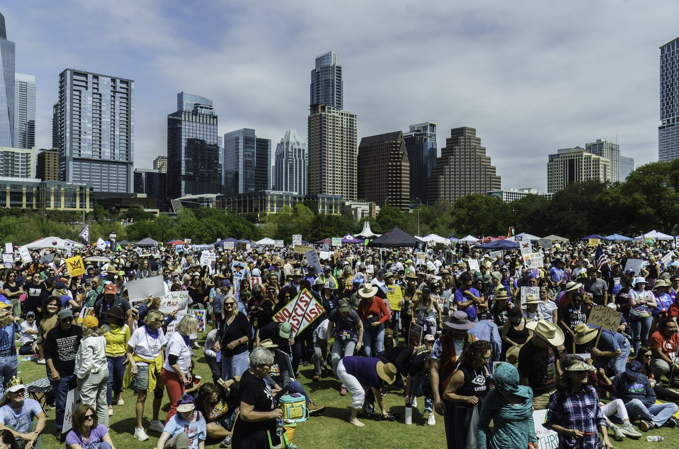 March 28, 2027: Austin, Texas.  Thousands rally at the No Kings Protests in Austin.,Image: 1087193444, License: Rights-managed, Restrictions: , Model Release: no, Credit line: Sandra Dahdah / Zuma Press / Profimedia