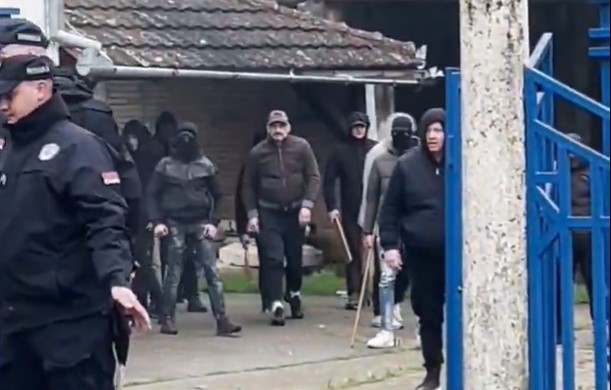 Kula izbori incident, Napad režimskih batinaša na građane ispred stadiona "Milan Sredanović" u Kuli