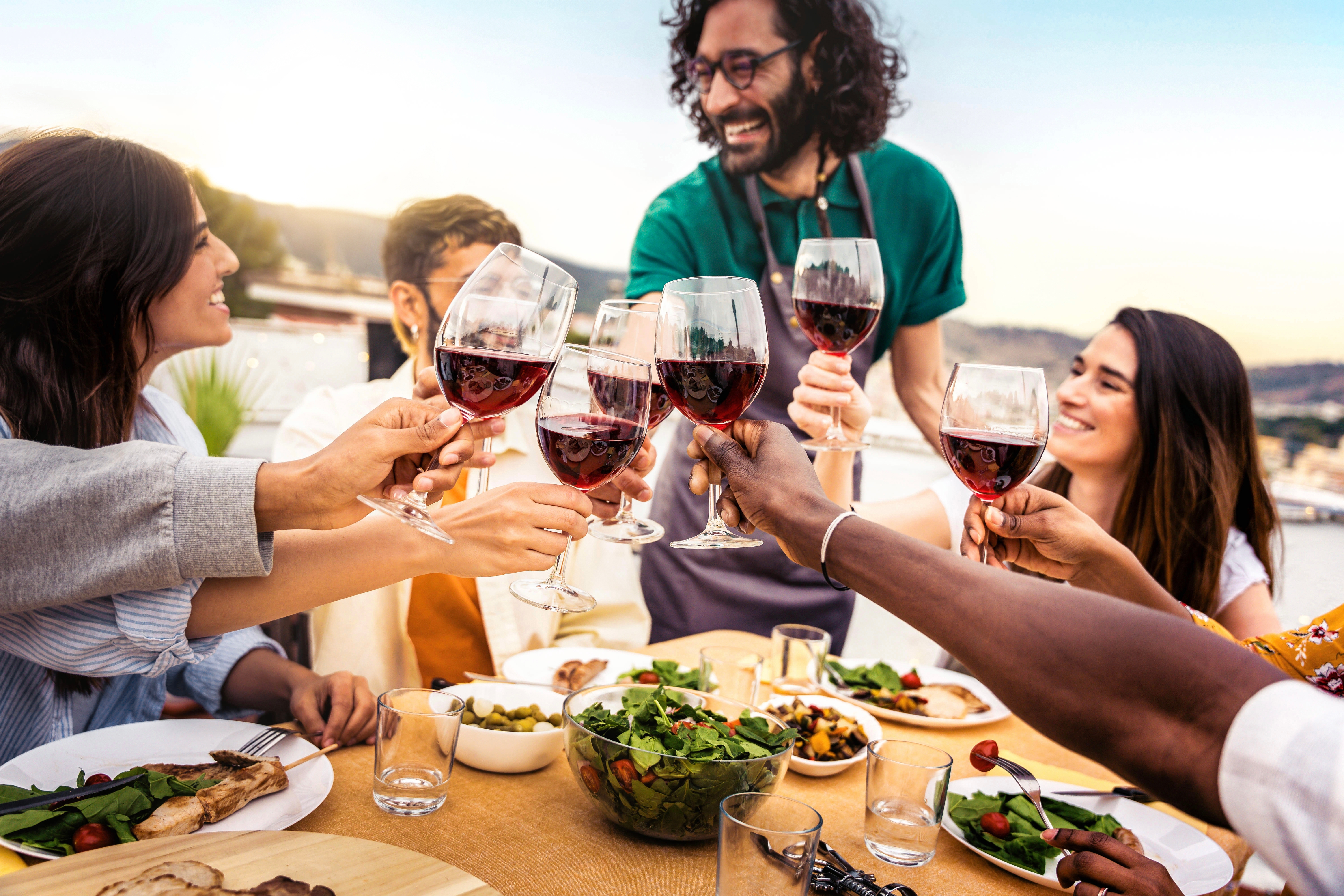 vino shutterstock_2336599645.jpg