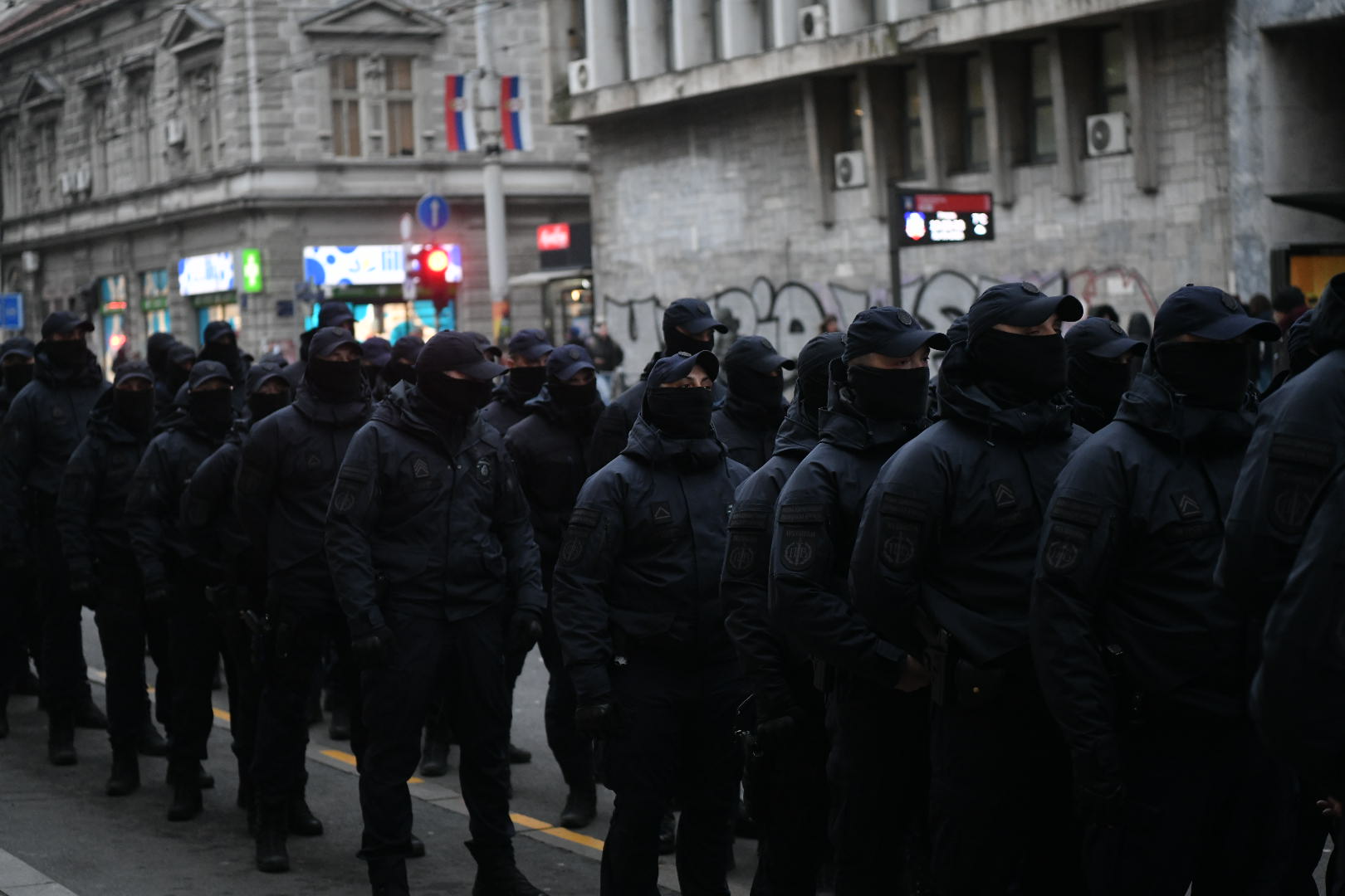 Beograd 31. mart 2026. Rektorat, Protest ispred Rektorata, Pripadnici Uprave kriminalisticke policije MUP RS usli su u prostorije Rektorata Univerziteta u Beogradu po nalogu Viseg javnog tuzilastva u Beogradu Foto:Goran Srdanov/Nova.rs