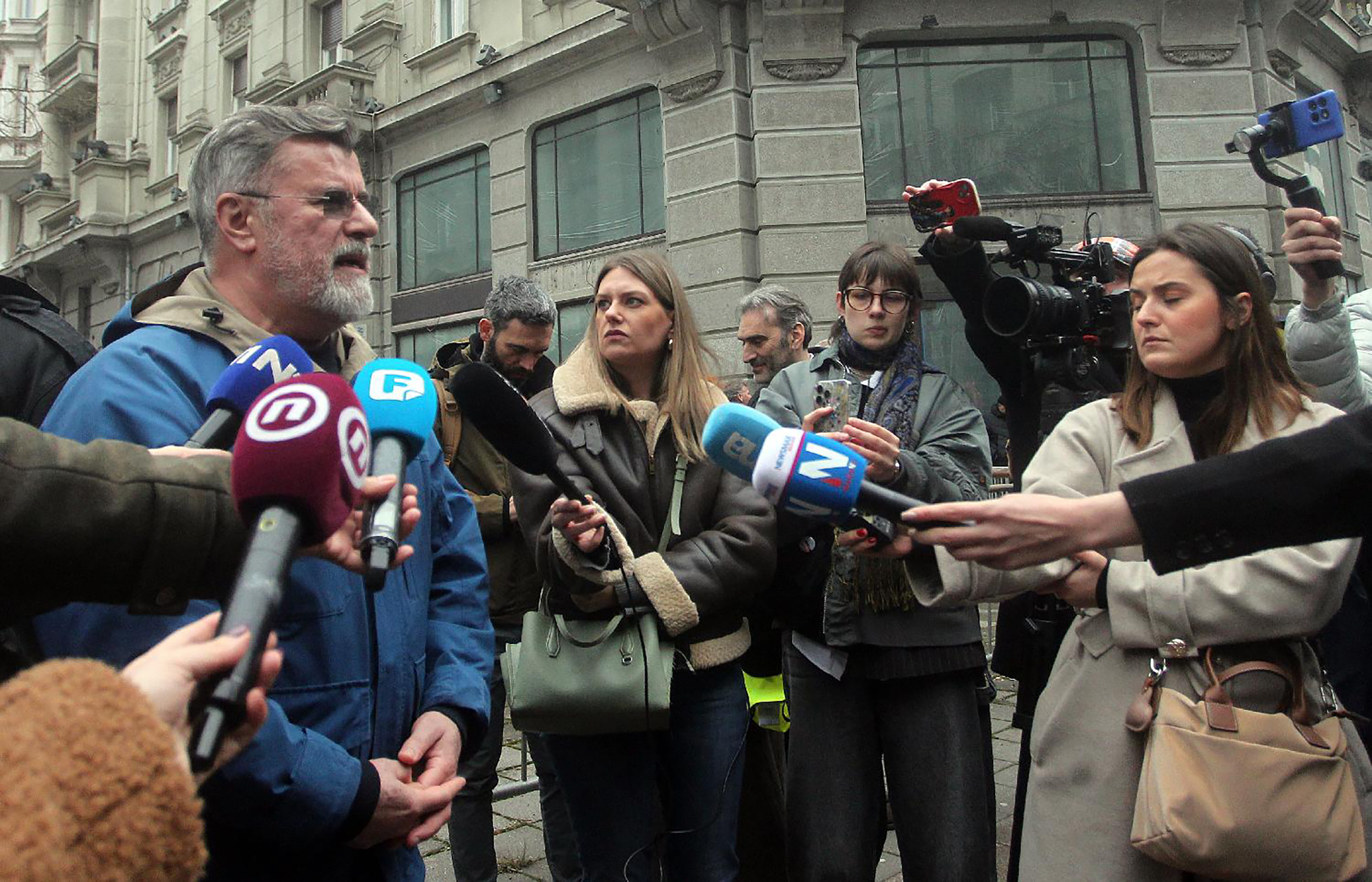 Mesto: BeogradDatum: 2026-04-01 11:56:33.0Dogadjaj: DRUŠTVO/KIOSK - Novinari i medijski radnici okupili su se danas u Ulici kralja Milana, na protestu zbog napada na novinare Fotoreporter: Aleksandar BardaLičnosti: Veran MatićIzvor: FoNet
