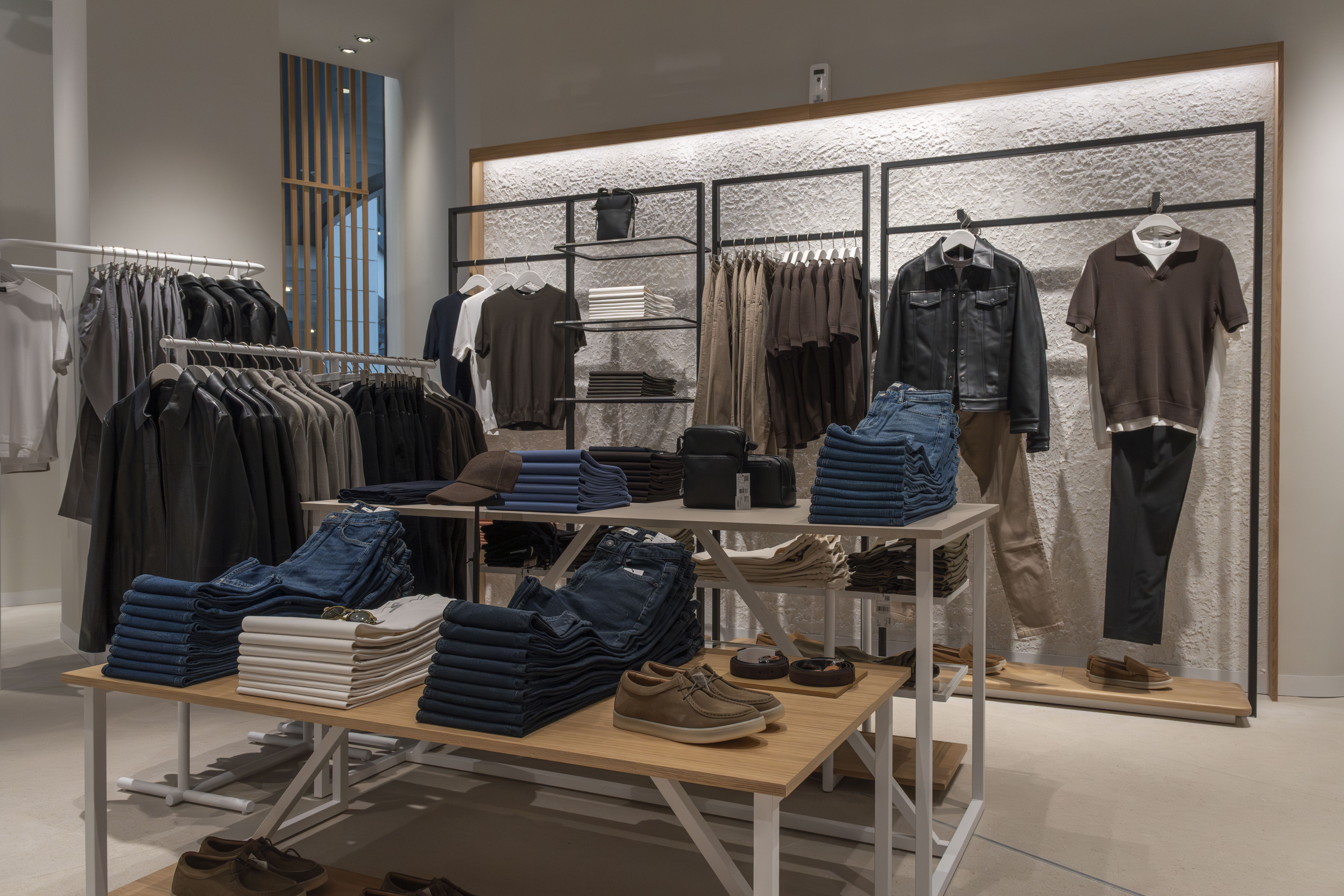 mango-galerija-otravanje-02.jpeg