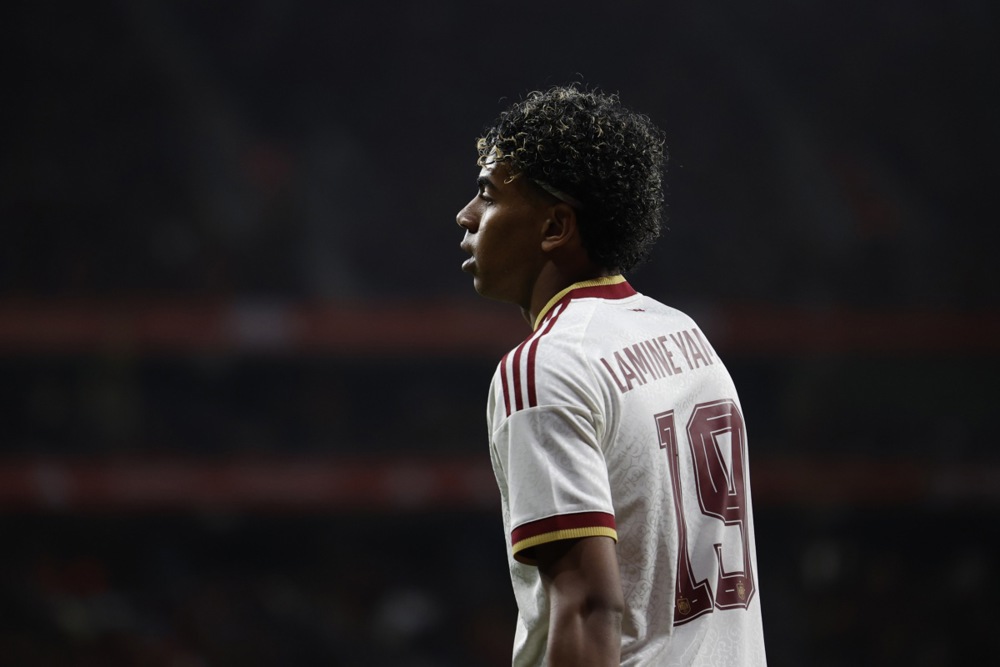 epa12862650 Spain's Lamine Yamal looks on during the international friendly soccer match between Spain and Egypt, in Barcelona, Spain, 31 March 2026.  EPA/Alberto Estevez