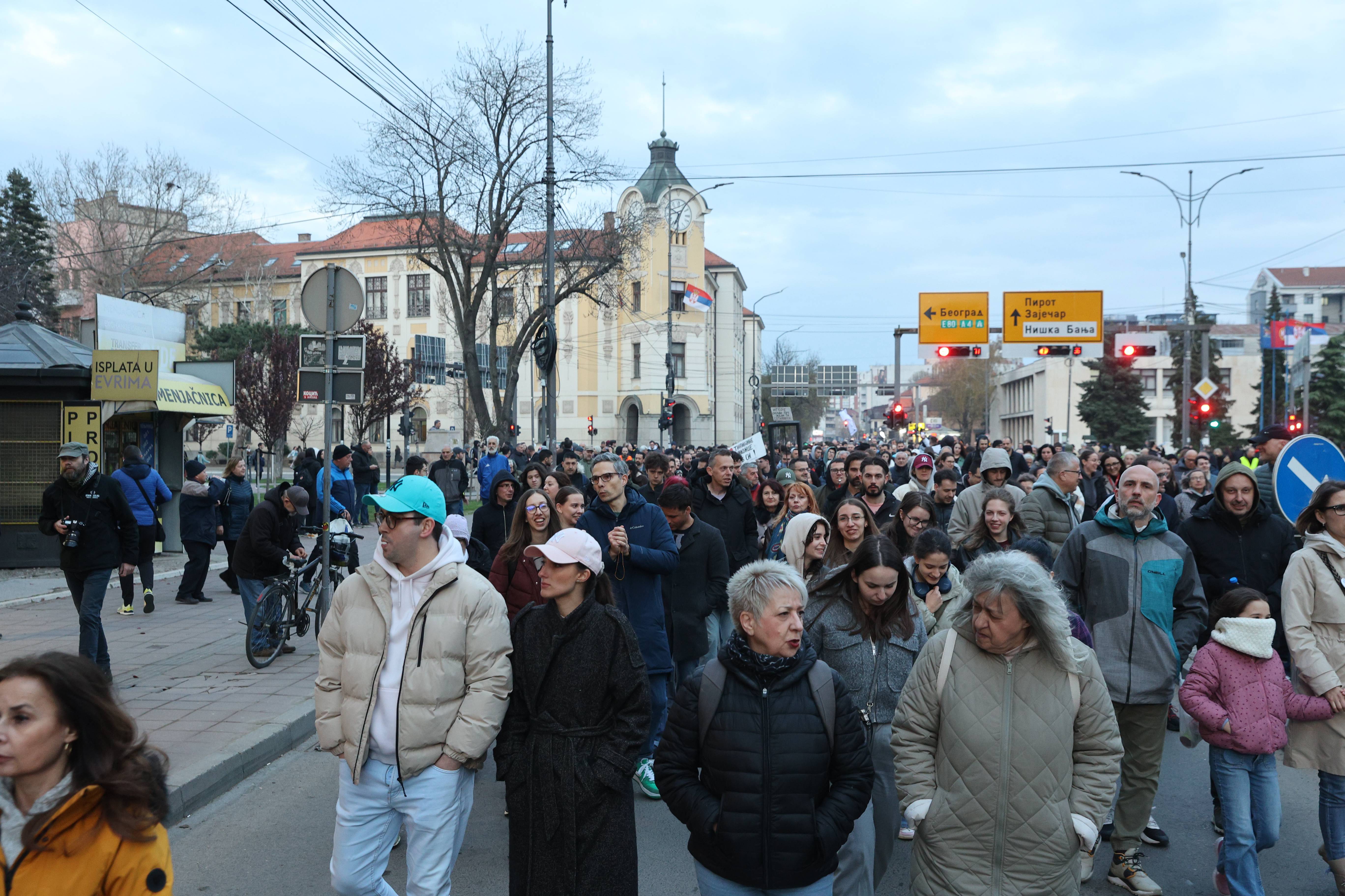 Niš, komemorativna šetnja, 17 meseci od pada nadstrešnice Beta-pxx4i7c00n.jpg