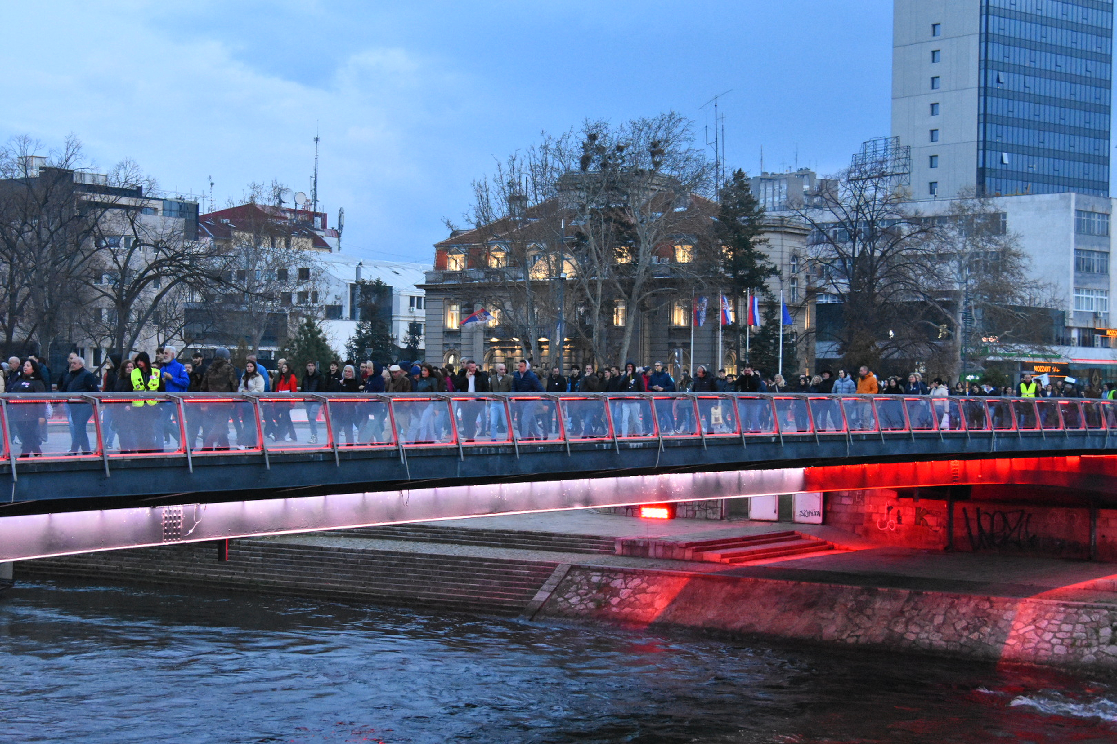 Niš, komemorativna šetnja, komemorativni skup, 17 meseci od pada nadstrešnice nis_skup_01042026_0013.JPG