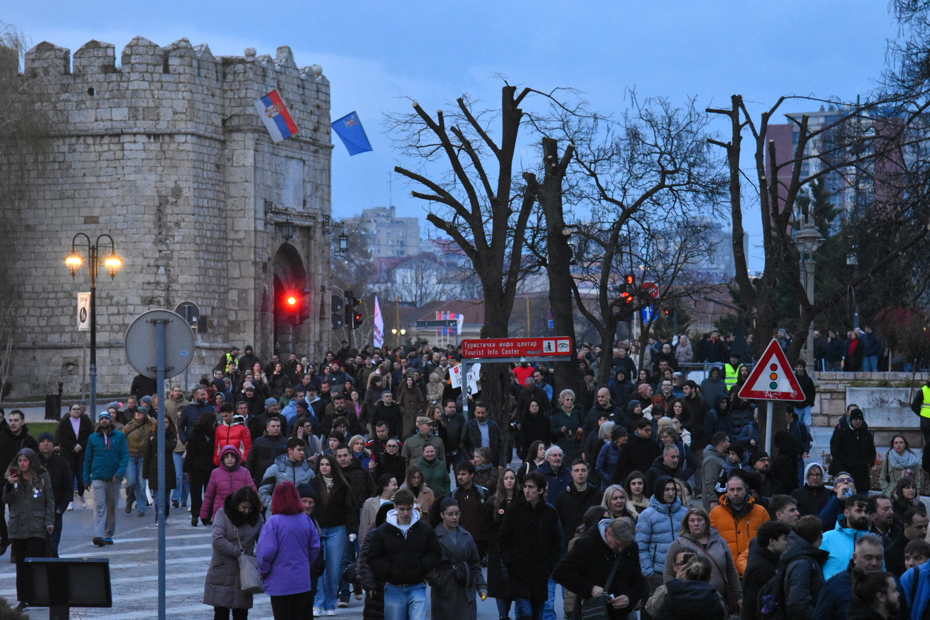 Niš, komemorativna šetnja, komemorativni skup, 17 meseci od pada nadstrešnice nis_skup_01042026_0015.JPG