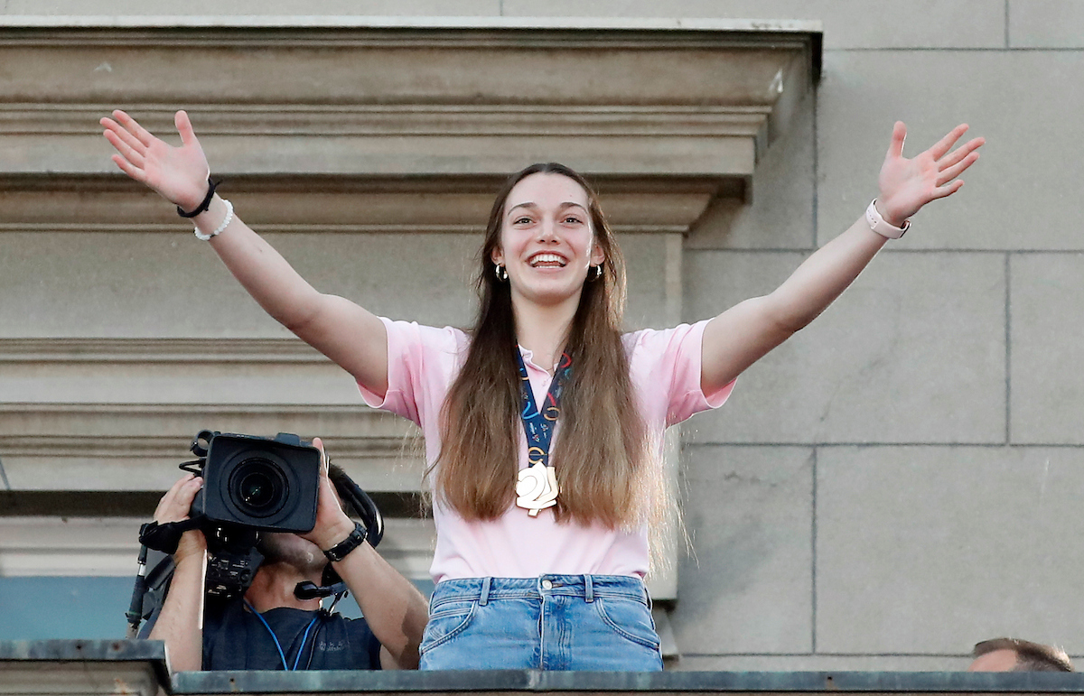 Anđela Dugalić na dočeku na balkonu 2021. godine