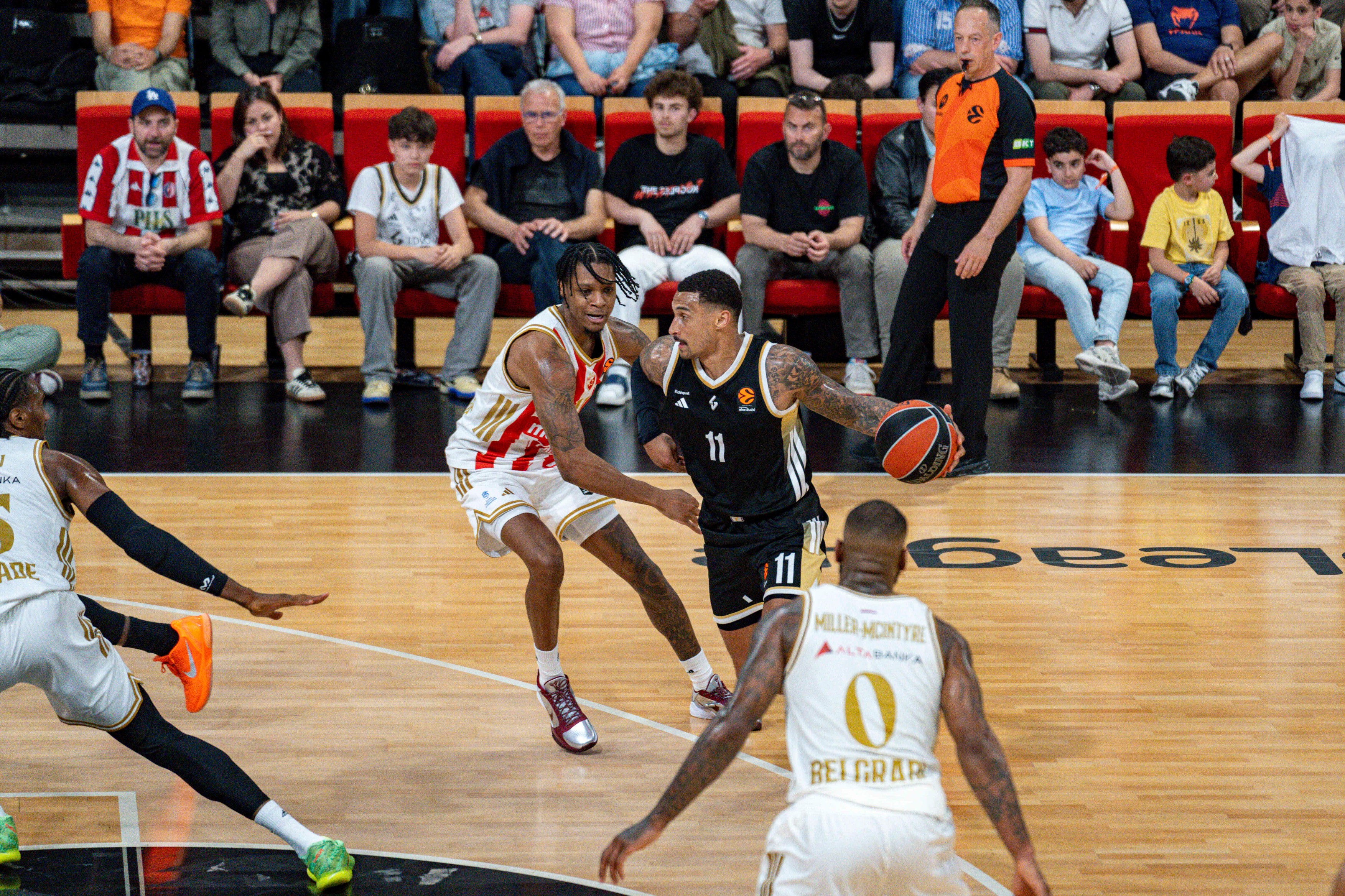 Edwin Jackson en attaque lors du match LDLC ASVEL vs l'Etoile Rouge de Belgrade