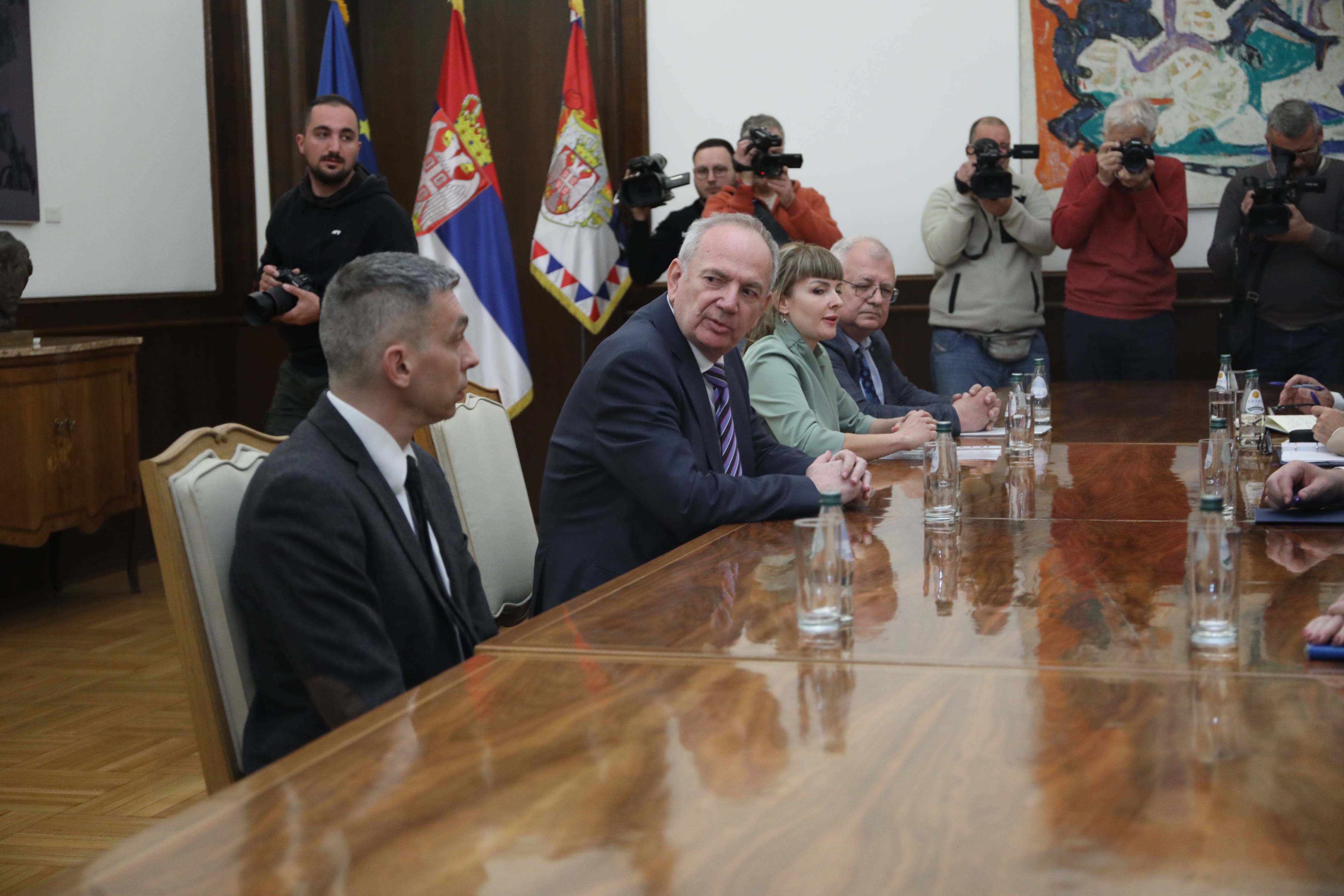 Beograd, 14.04.2026.  Aleksandar Vucic nastavio je danas konsultacije sa predstavnicima politickih partija o odrzavanju vanredjnih parlamentarnih izbora i drugim politickim pitanjima. Vucic je razgovarao sa predstavnicima Ruske stranke