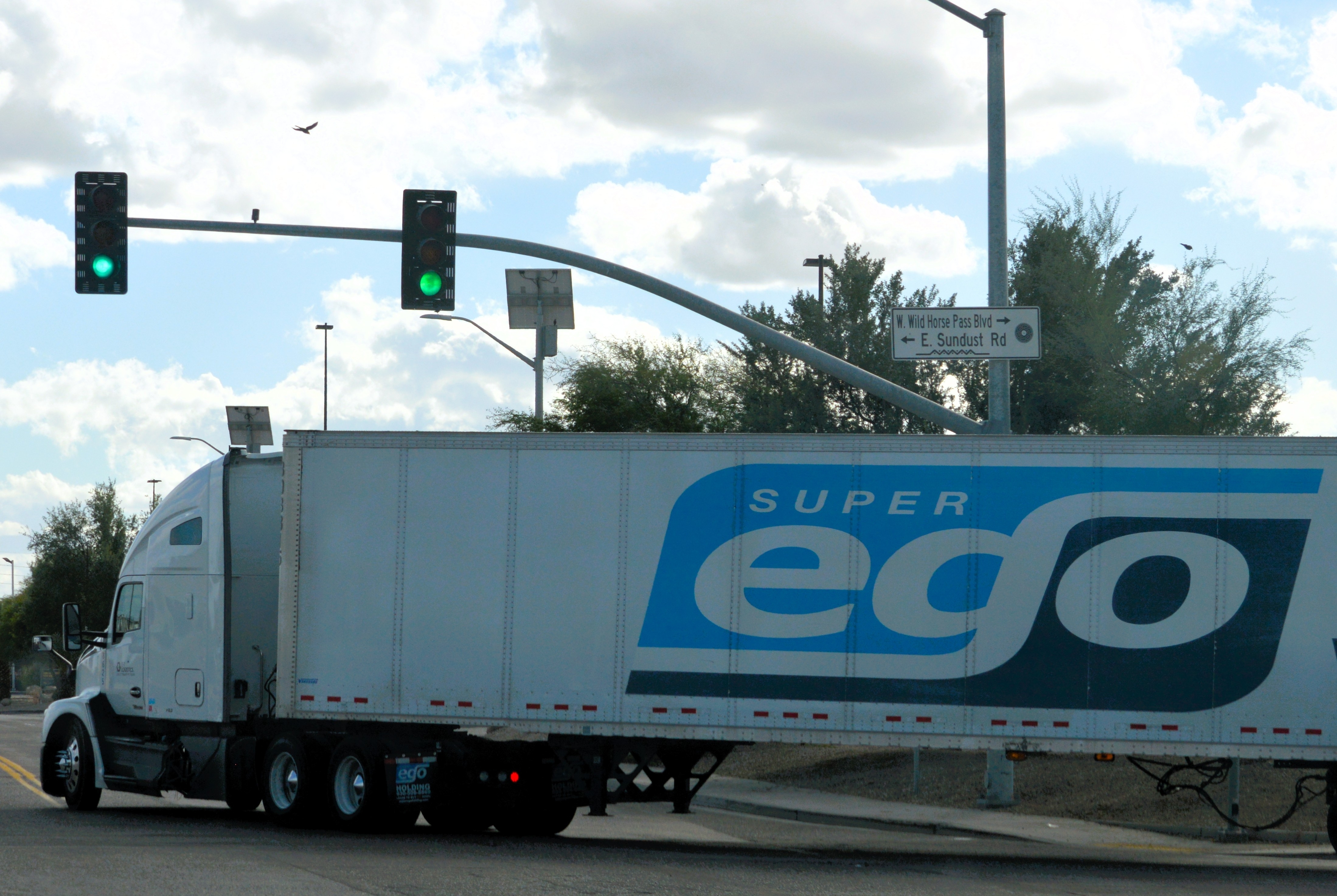 super ego holding kamioni shutterstock_2713039603.jpg