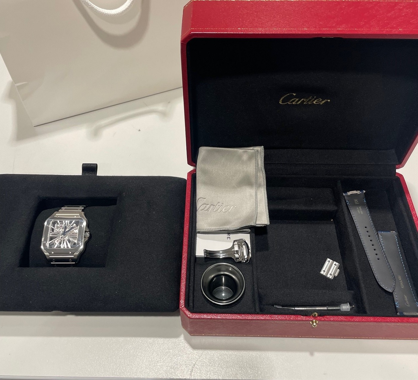 Zaplenjena luksuzna roba na aerodromu